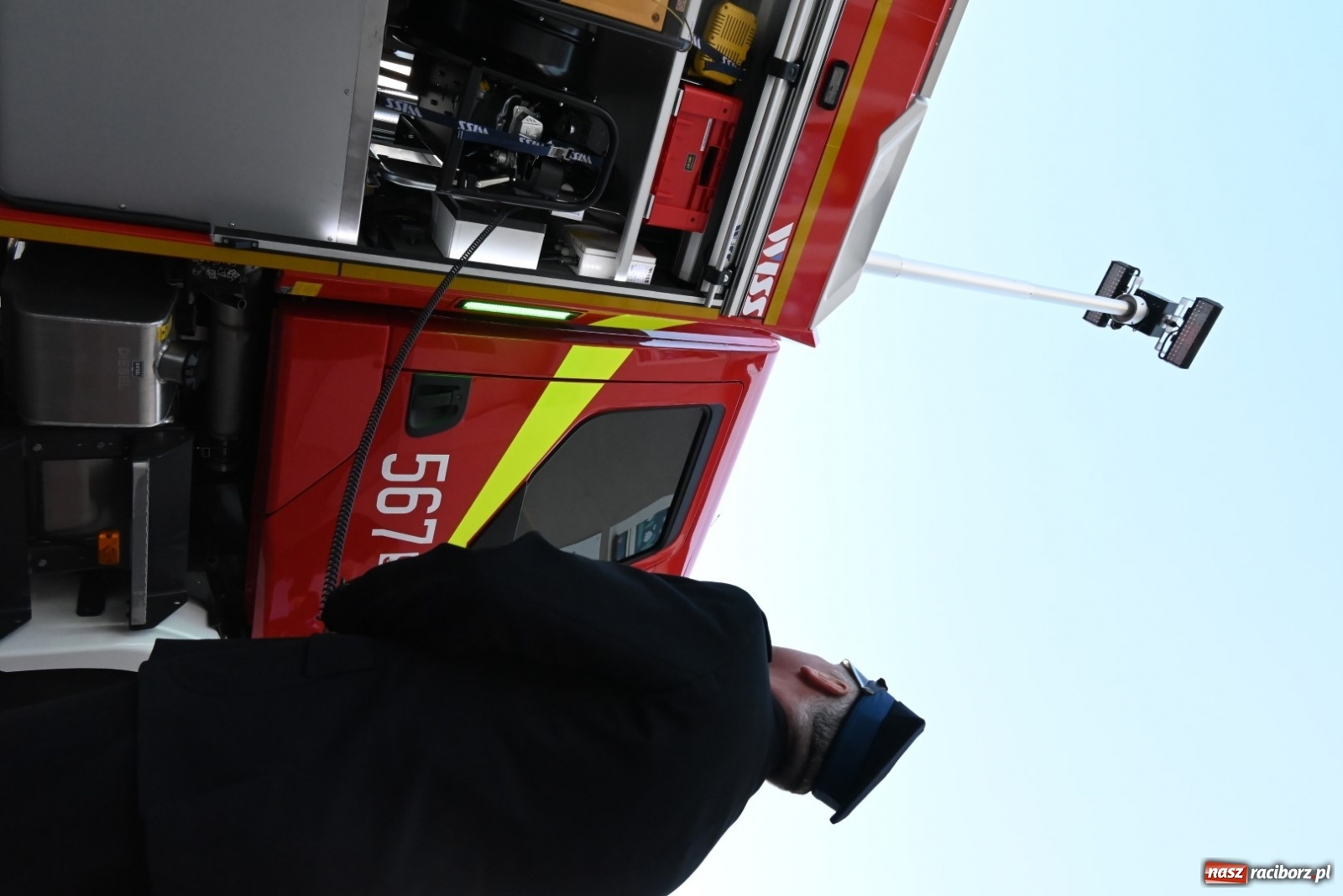 Zdjęcie w galerii na portalu naszraciborz.pl: Oficjalne przekazanie nowego wozu strażackiego dla OSP Bieńkowice wiadomości z regionu