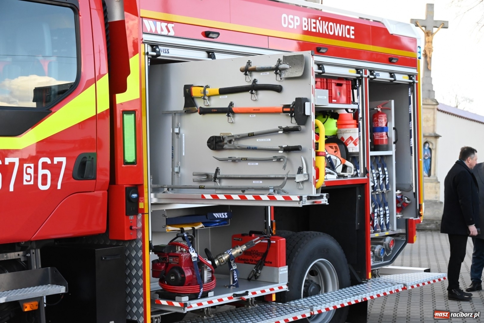 Zdjęcie w galerii na portalu naszraciborz.pl: Oficjalne przekazanie nowego wozu strażackiego dla OSP Bieńkowice wiadomości z regionu