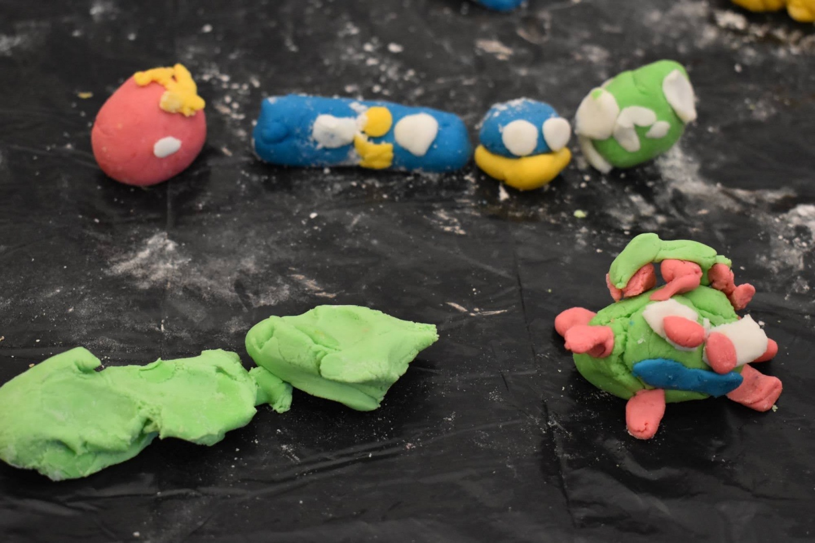 Zdjęcie w galerii na portalu naszraciborz.pl: Zamek zorganizował zabawy z masą plastyczną wiadomości z regionu