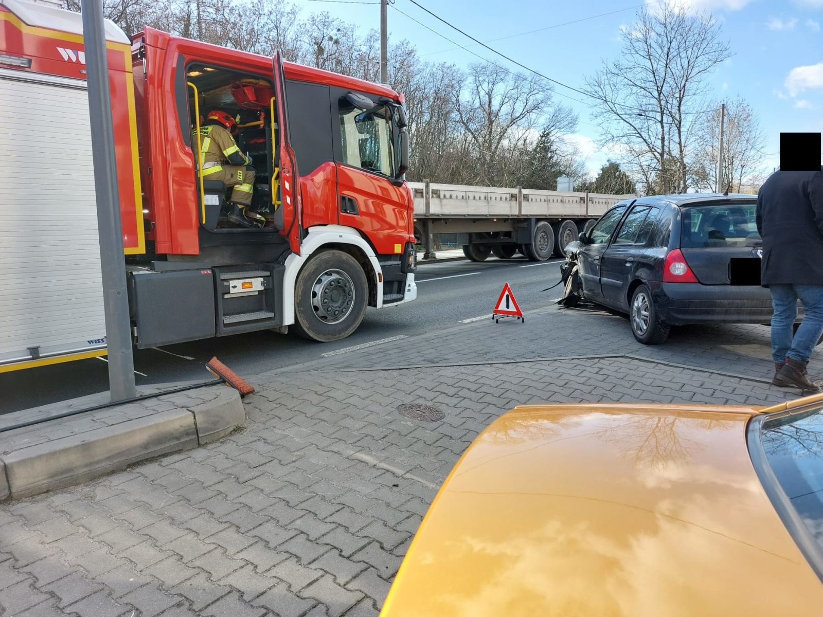 Zdjęcie w galerii na portalu naszraciborz.pl: Renault i opel zderzyły się na Głubczyckiej [FOTO] wiadomości z regionu