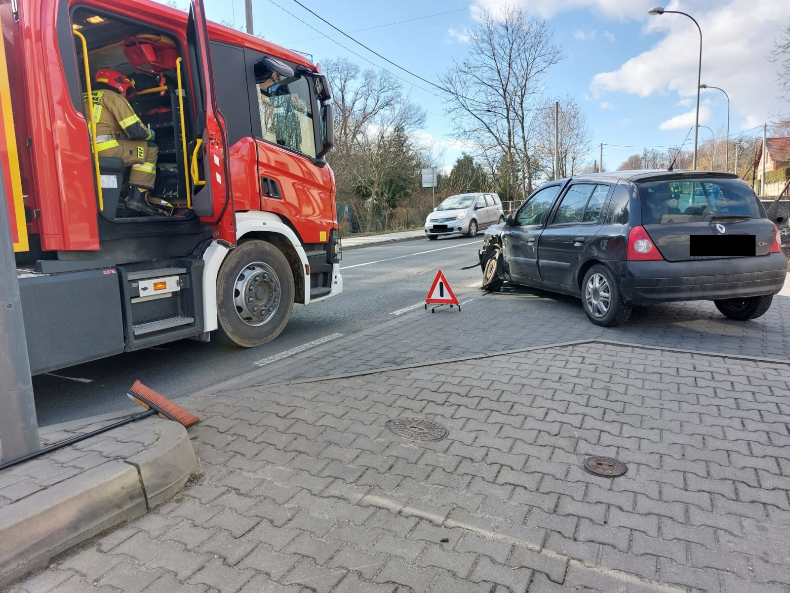 Zdjęcie w galerii na portalu naszraciborz.pl: Renault i opel zderzyły się na Głubczyckiej [FOTO] wiadomości z regionu