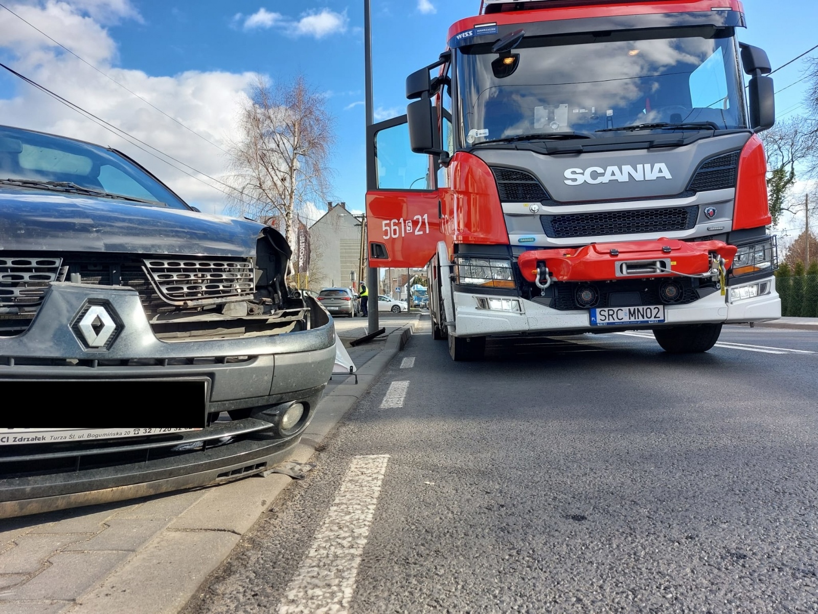 Zdjęcie w galerii na portalu naszraciborz.pl: Renault i opel zderzyły się na Głubczyckiej [FOTO] wiadomości z regionu