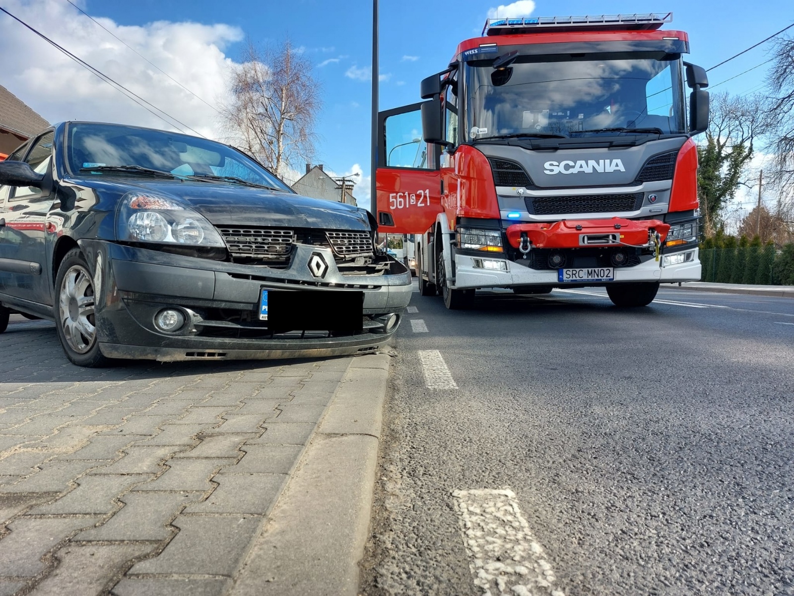 Zdjęcie w galerii na portalu naszraciborz.pl: Renault i opel zderzyły się na Głubczyckiej [FOTO] wiadomości z regionu