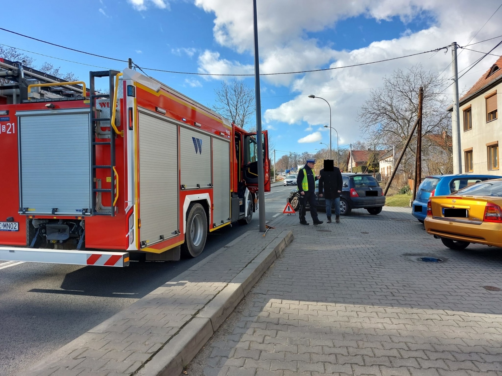 Zdjęcie w galerii na portalu naszraciborz.pl: Renault i opel zderzyły się na Głubczyckiej [FOTO] wiadomości z regionu