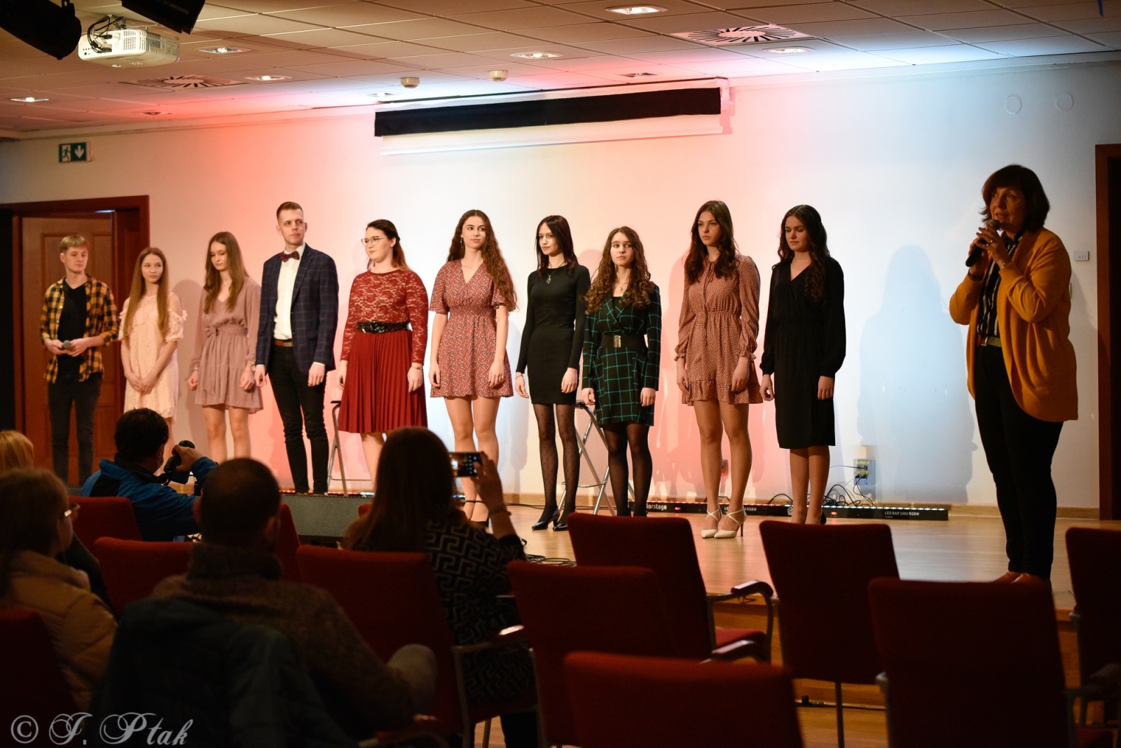 Zdjęcie w galerii na portalu naszraciborz.pl: Miraż w koncercie walentynkowym na zamku wiadomości z regionu