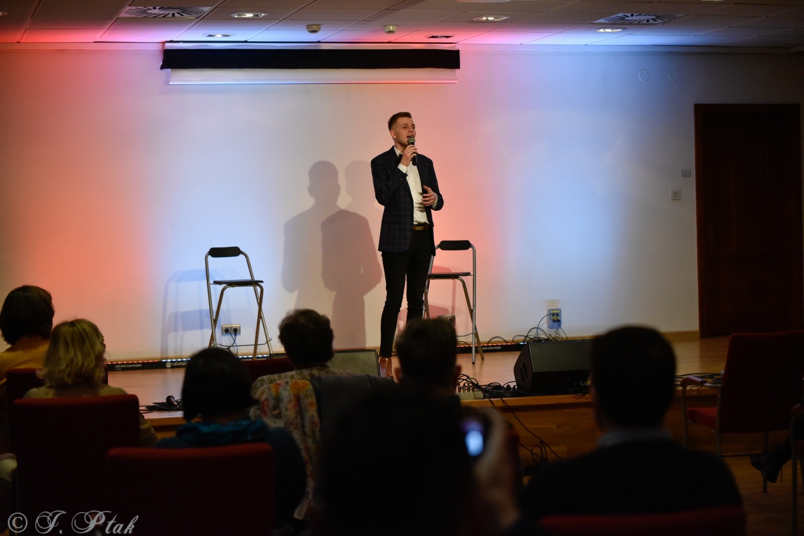 Zdjęcie w galerii na portalu naszraciborz.pl: Miraż w koncercie walentynkowym na zamku wiadomości z regionu