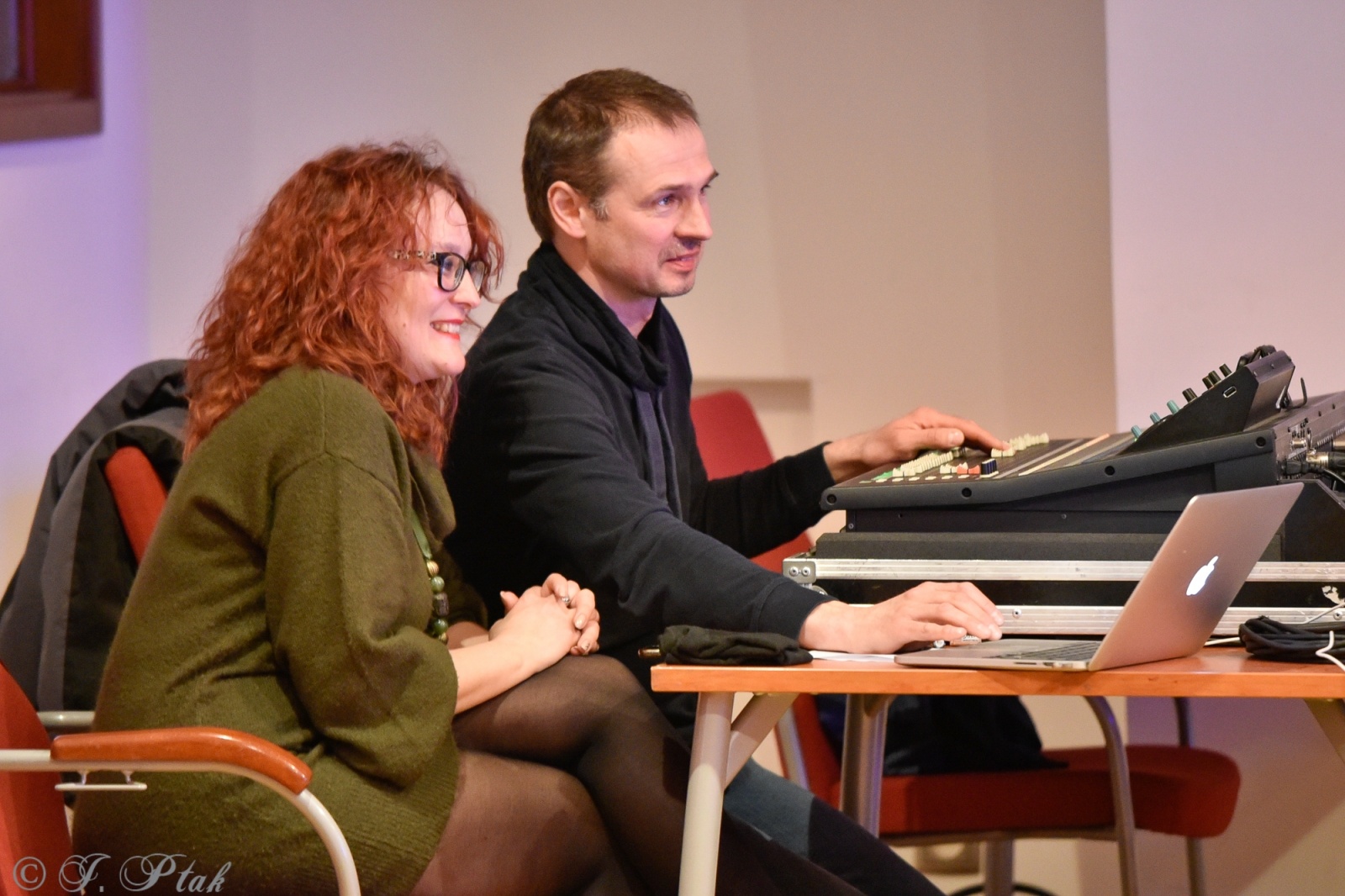 Zdjęcie w galerii na portalu naszraciborz.pl: Miraż w koncercie walentynkowym na zamku wiadomości z regionu