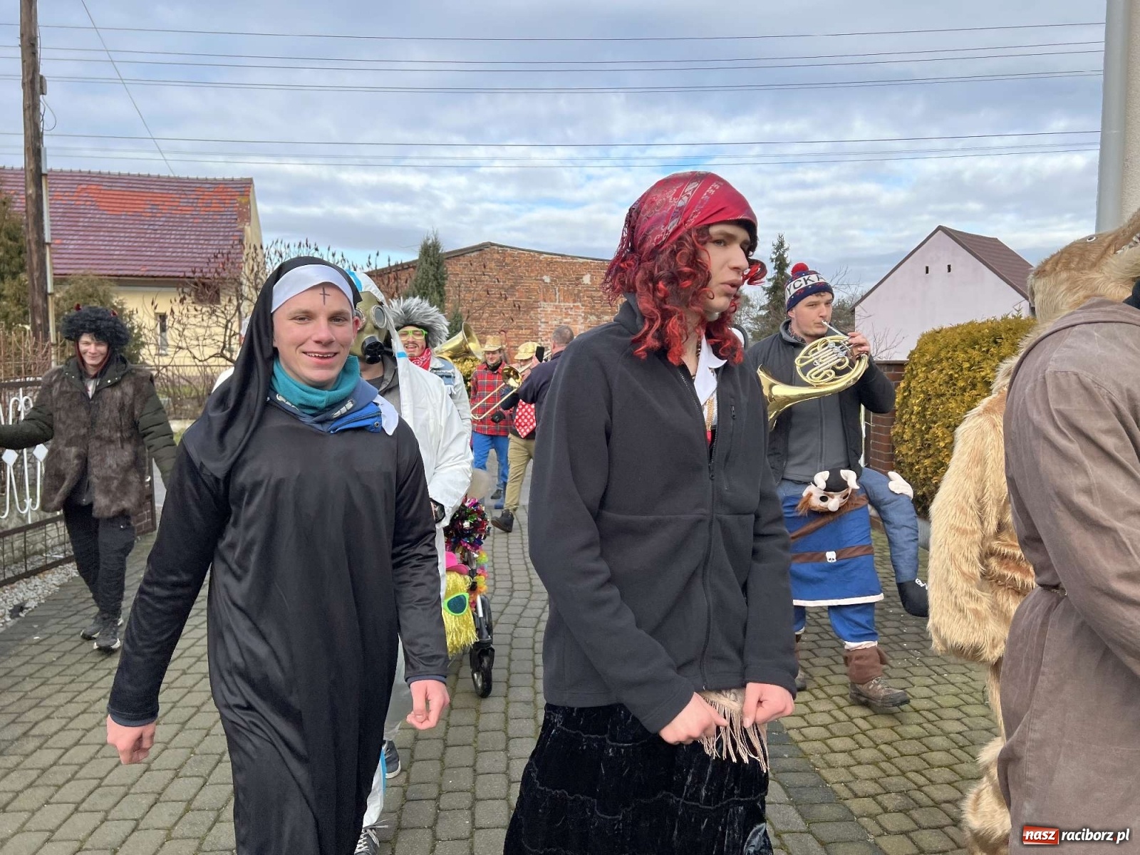 Zdjęcie w galerii na portalu naszraciborz.pl: Wodzenie niedźwiedzia w Sławikowie i Lasakach [FOTO i WIDEO] wiadomości z regionu