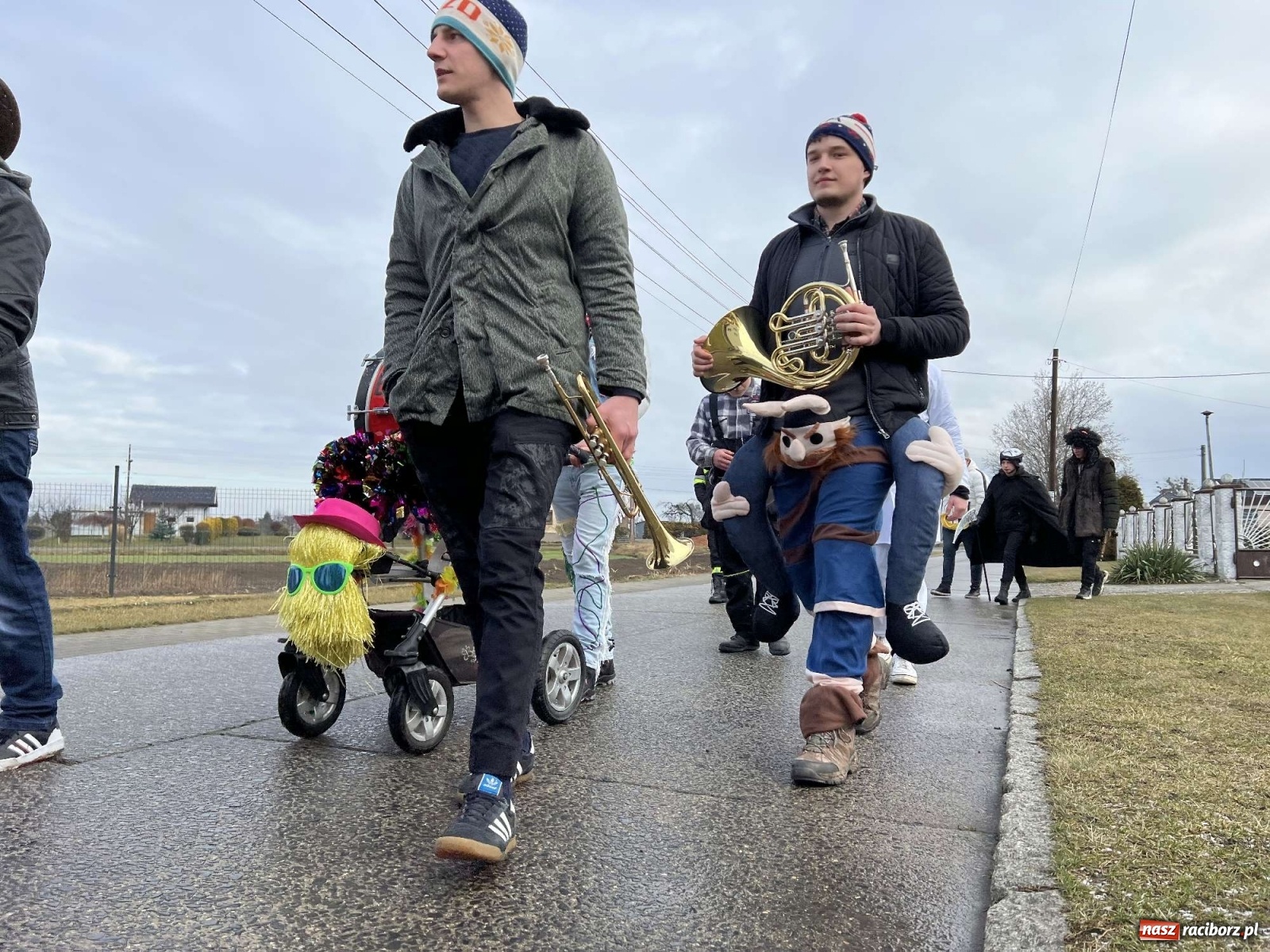 Zdjęcie w galerii na portalu naszraciborz.pl: Wodzenie niedźwiedzia w Sławikowie i Lasakach [FOTO i WIDEO] wiadomości z regionu