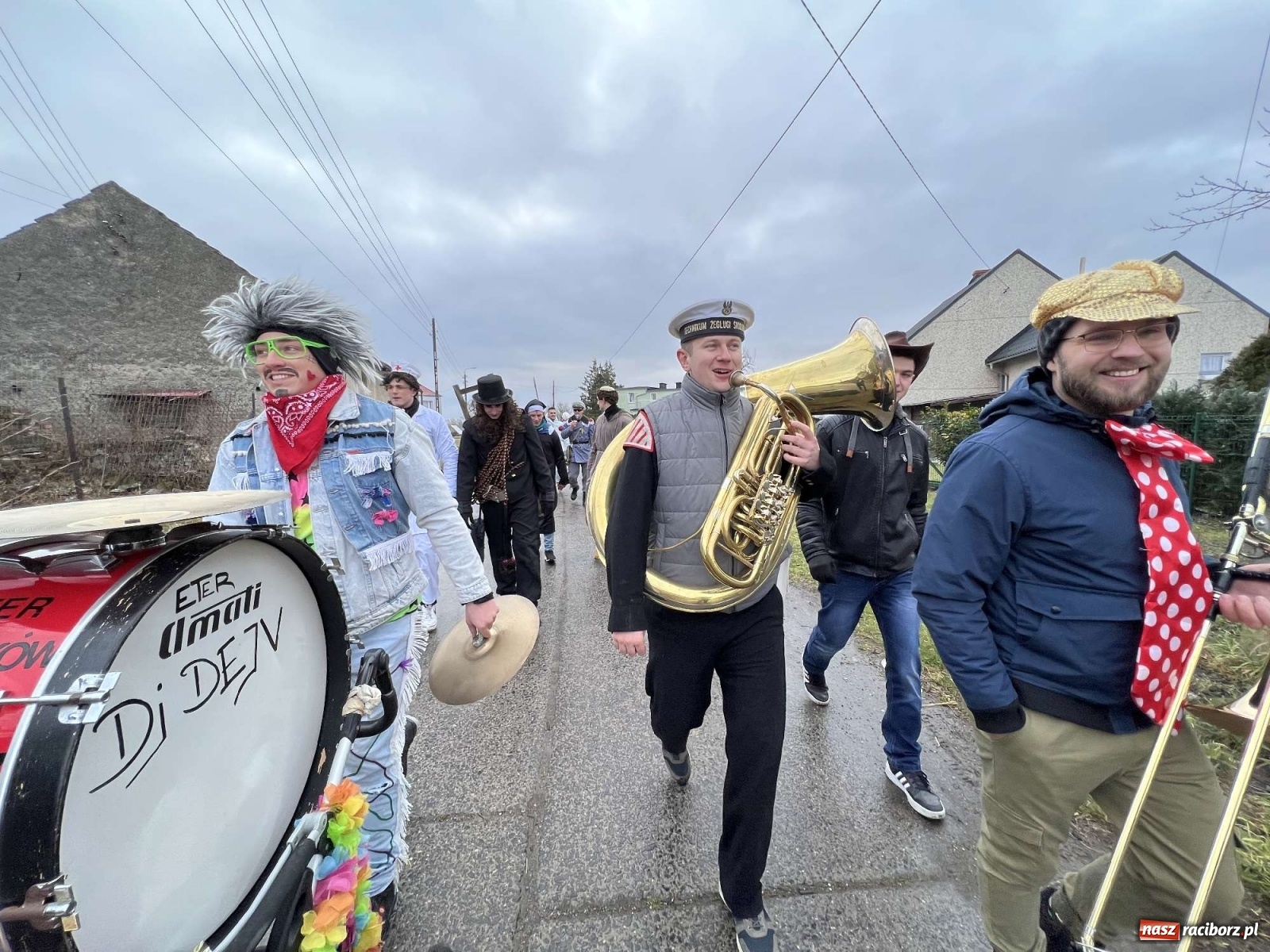 Zdjęcie w galerii na portalu naszraciborz.pl: Wodzenie niedźwiedzia w Sławikowie i Lasakach [FOTO i WIDEO] wiadomości z regionu