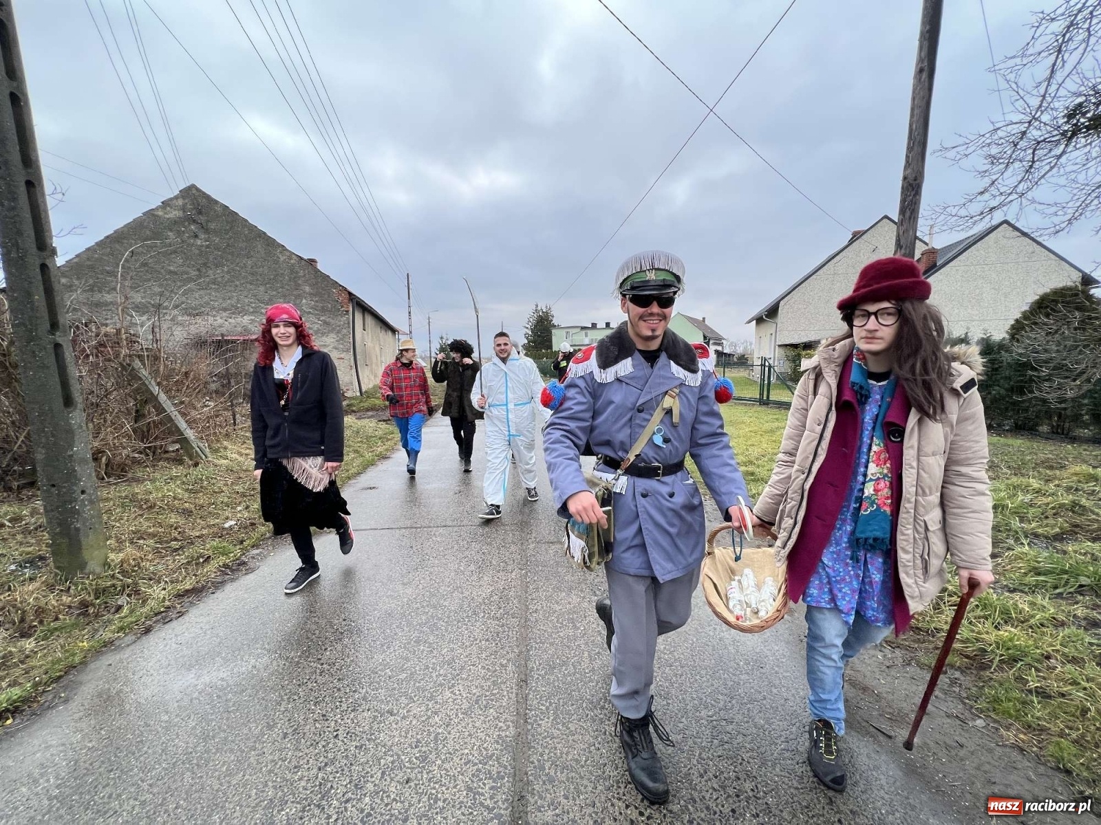 Zdjęcie w galerii na portalu naszraciborz.pl: Wodzenie niedźwiedzia w Sławikowie i Lasakach [FOTO i WIDEO] wiadomości z regionu