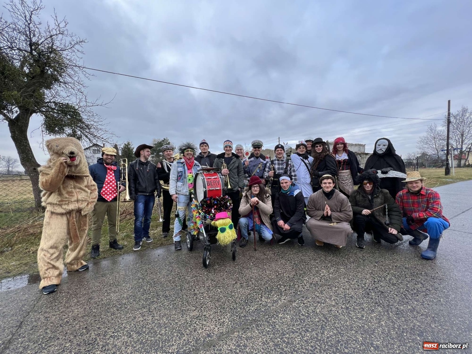 Zdjęcie w galerii na portalu naszraciborz.pl: Wodzenie niedźwiedzia w Sławikowie i Lasakach [FOTO i WIDEO] wiadomości z regionu
