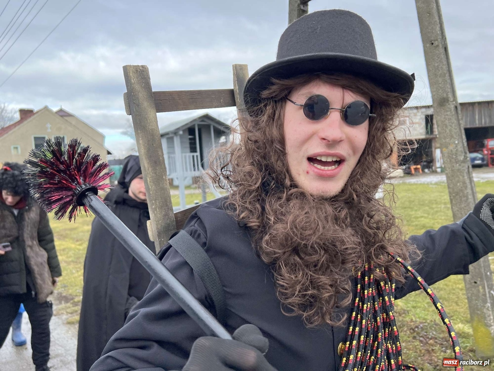 Zdjęcie w galerii na portalu naszraciborz.pl: Wodzenie niedźwiedzia w Sławikowie i Lasakach [FOTO i WIDEO] wiadomości z regionu