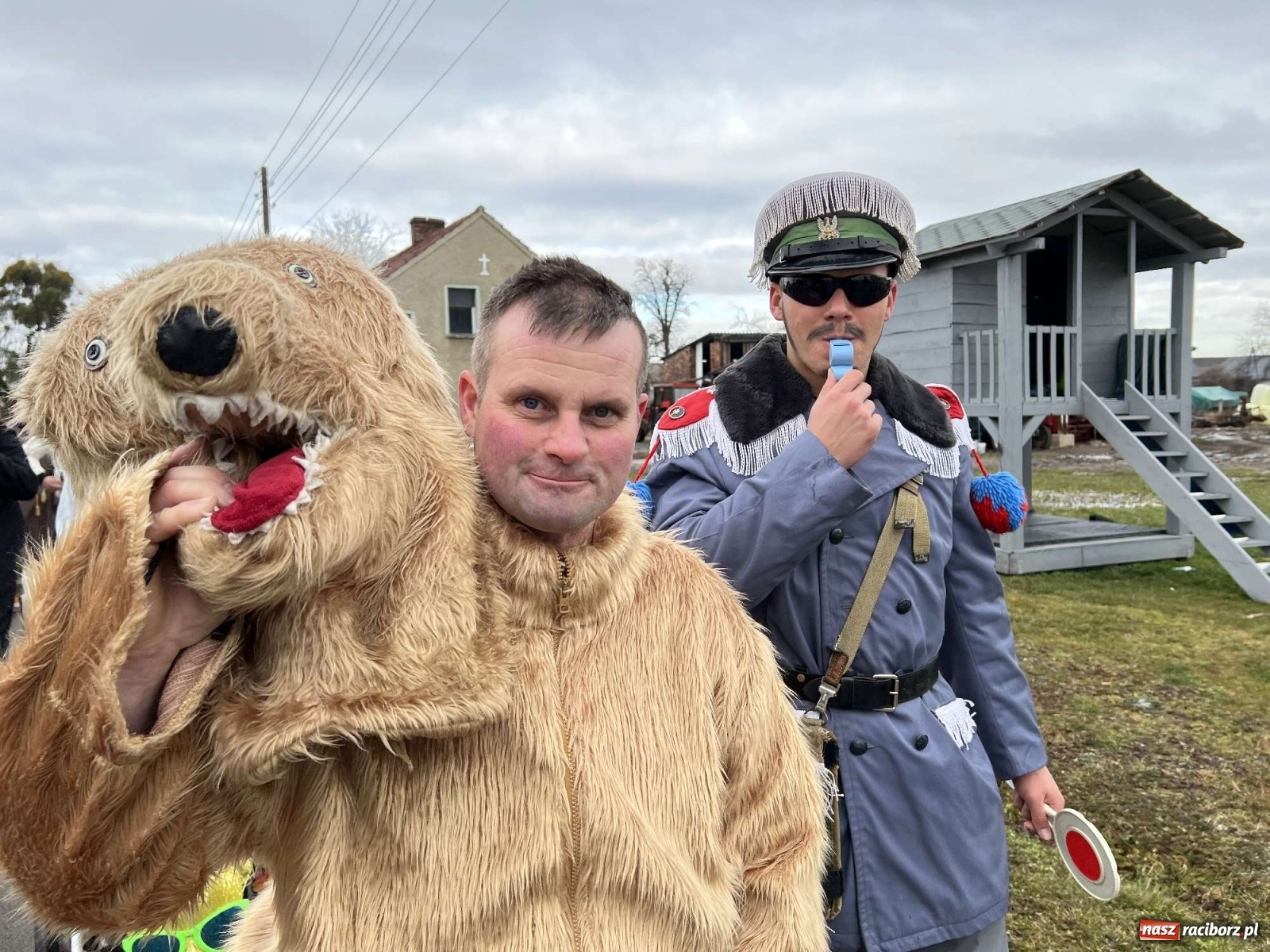 Zdjęcie w galerii na portalu naszraciborz.pl: Wodzenie niedźwiedzia w Sławikowie i Lasakach [FOTO i WIDEO] wiadomości z regionu