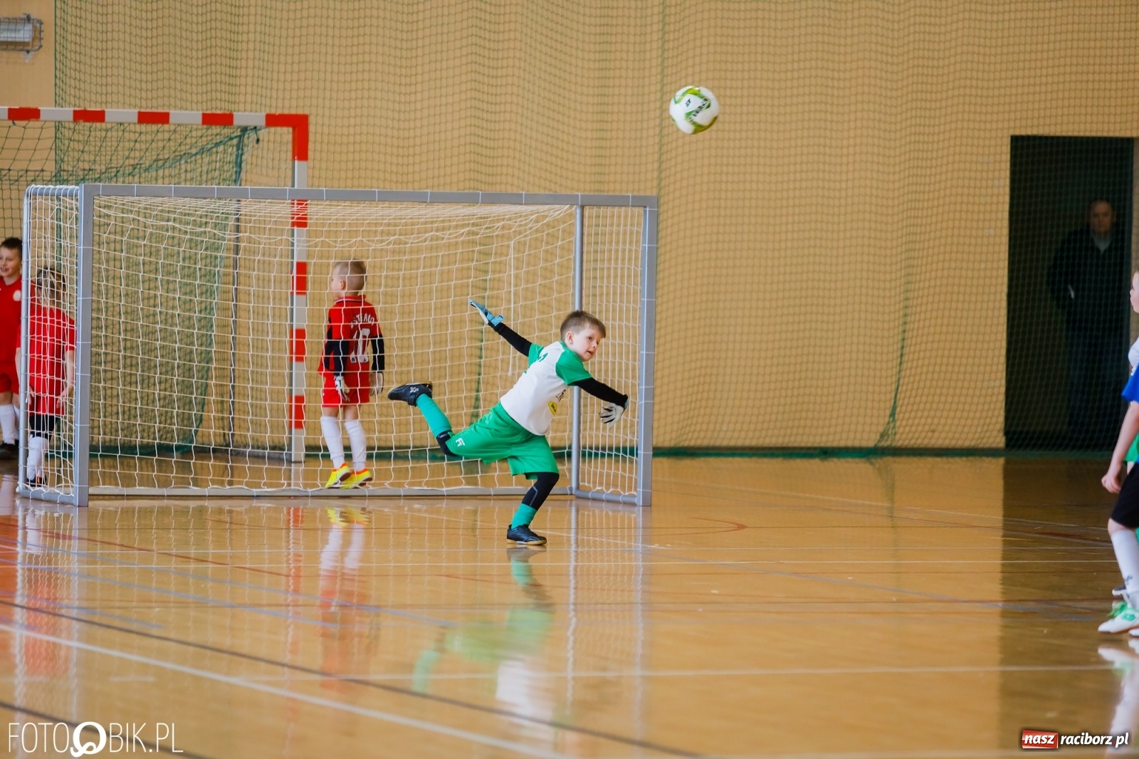 Zdjęcie w galerii na portalu naszraciborz.pl: Piłkarska rywalizacja w Rudniku. Stawką puchar Gminy Krzyżanowice [FOTO] wiadomości z regionu