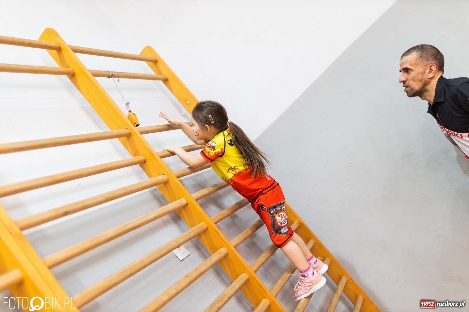 Zdjęcie w galerii na portalu naszraciborz.pl: Zwinność, szybkość, wytrzymałość. I mistrzostwa powiatu w OCR [FOTO] wiadomości z regionu