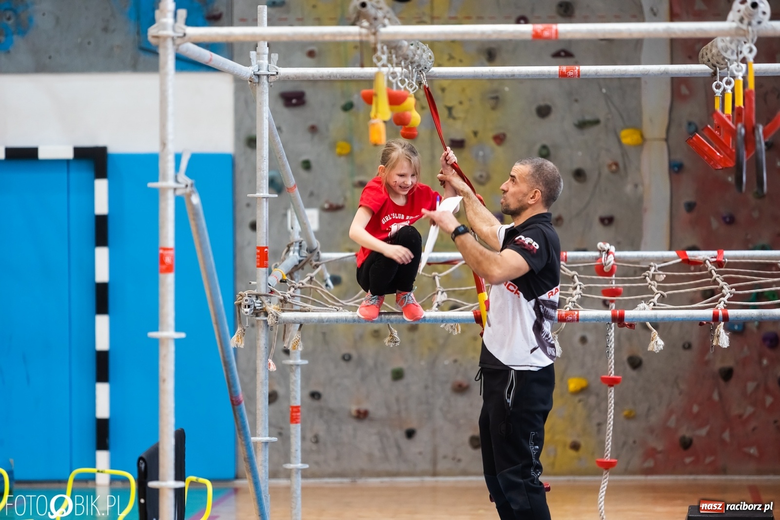 Zdjęcie w galerii na portalu naszraciborz.pl: Zwinność, szybkość, wytrzymałość. I mistrzostwa powiatu w OCR [FOTO] wiadomości z regionu