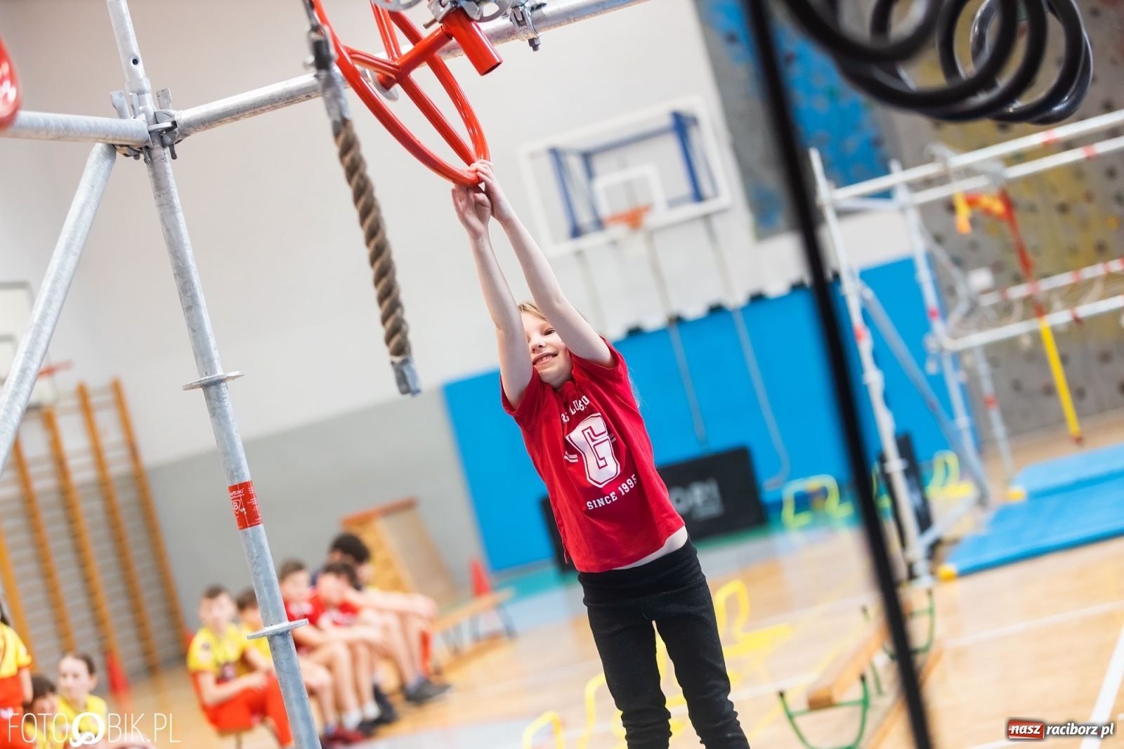 Zdjęcie w galerii na portalu naszraciborz.pl: Zwinność, szybkość, wytrzymałość. I mistrzostwa powiatu w OCR [FOTO] wiadomości z regionu