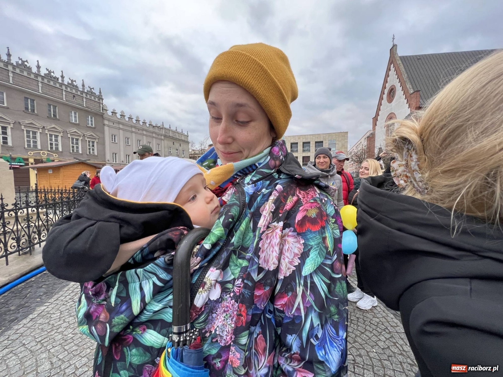 Zdjęcie w galerii na portalu naszraciborz.pl: Łzy i słowa otuchy. Racibórz wspiera Ukrainę [FOTO i WIDEO] wiadomości z regionu