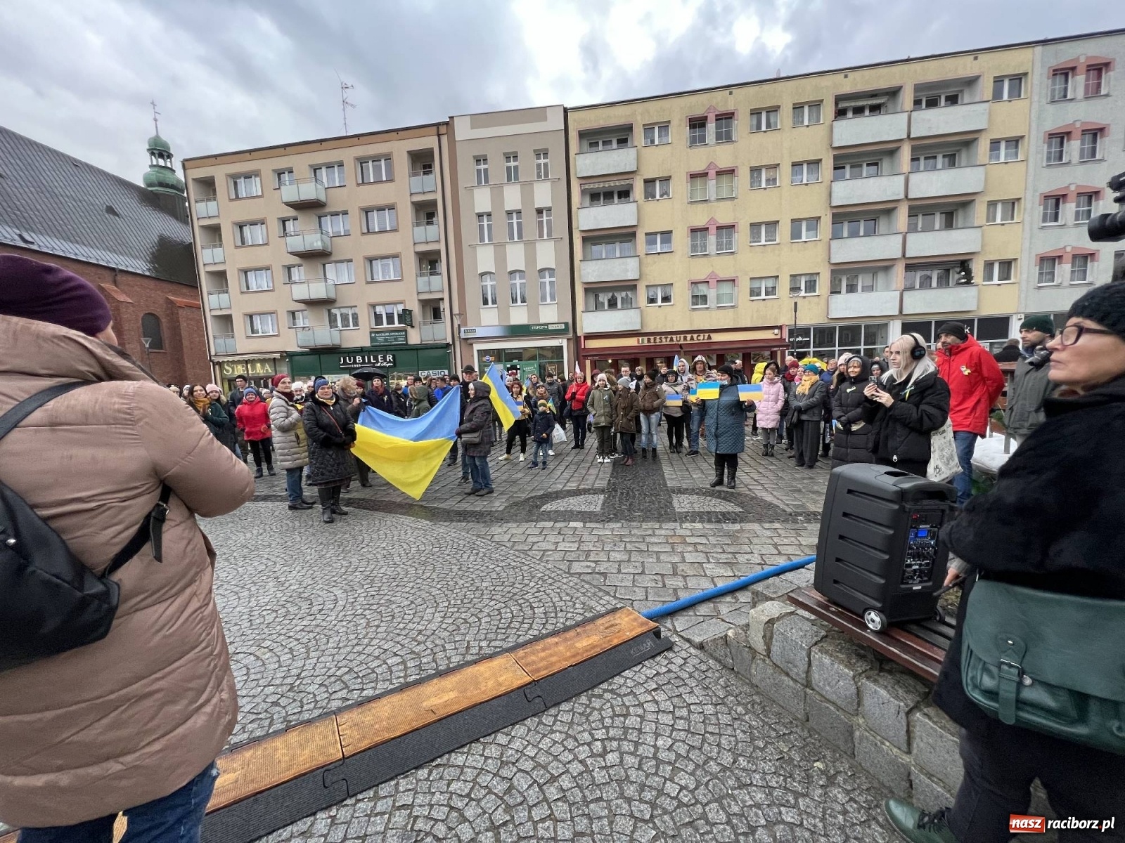 Zdjęcie w galerii na portalu naszraciborz.pl: Łzy i słowa otuchy. Racibórz wspiera Ukrainę [FOTO i WIDEO] wiadomości z regionu