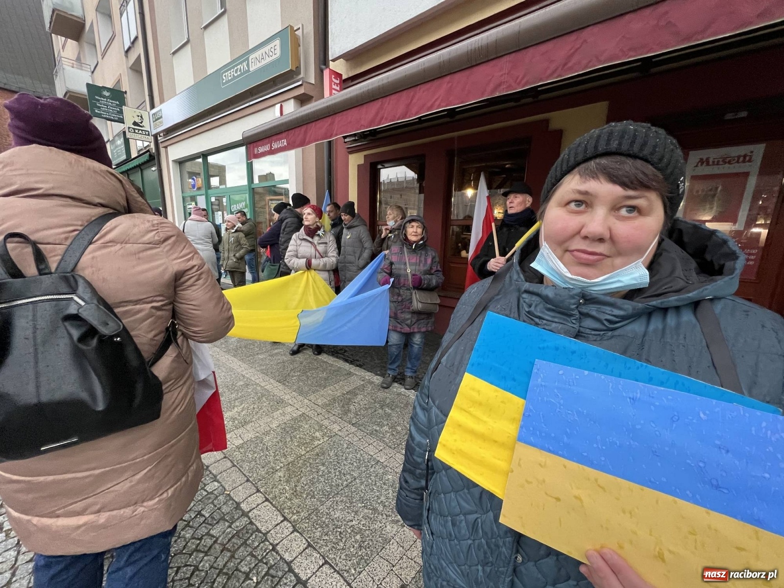 Zdjęcie w galerii na portalu naszraciborz.pl: Łzy i słowa otuchy. Racibórz wspiera Ukrainę [FOTO i WIDEO] wiadomości z regionu