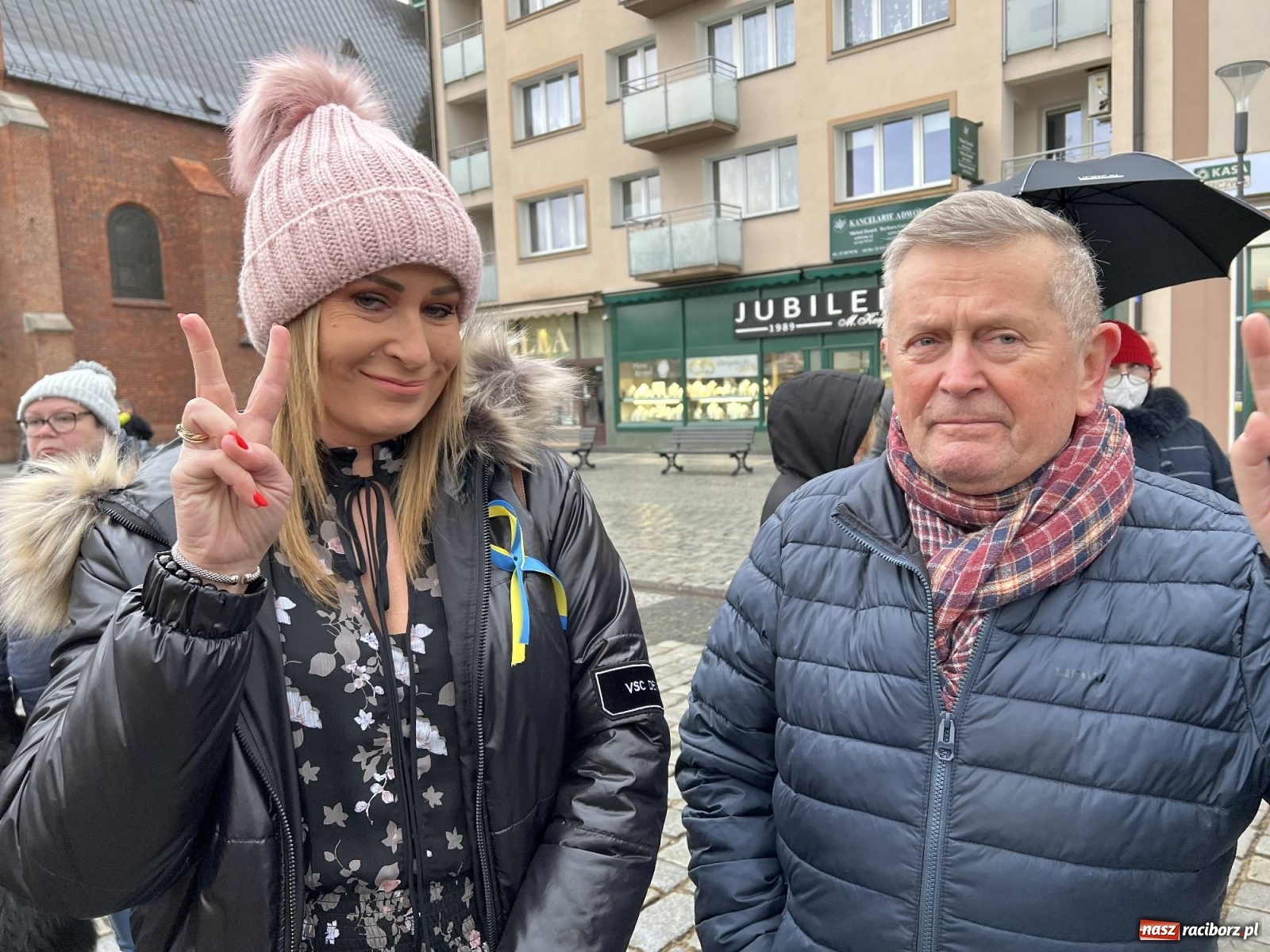 Zdjęcie w galerii na portalu naszraciborz.pl: Łzy i słowa otuchy. Racibórz wspiera Ukrainę [FOTO i WIDEO] wiadomości z regionu