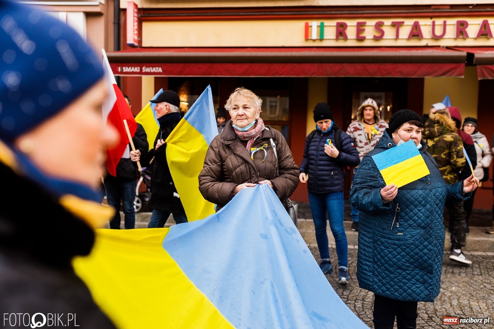 Zdjęcie w galerii na portalu naszraciborz.pl: Łzy i słowa otuchy. Racibórz wspiera Ukrainę [FOTO i WIDEO] wiadomości z regionu