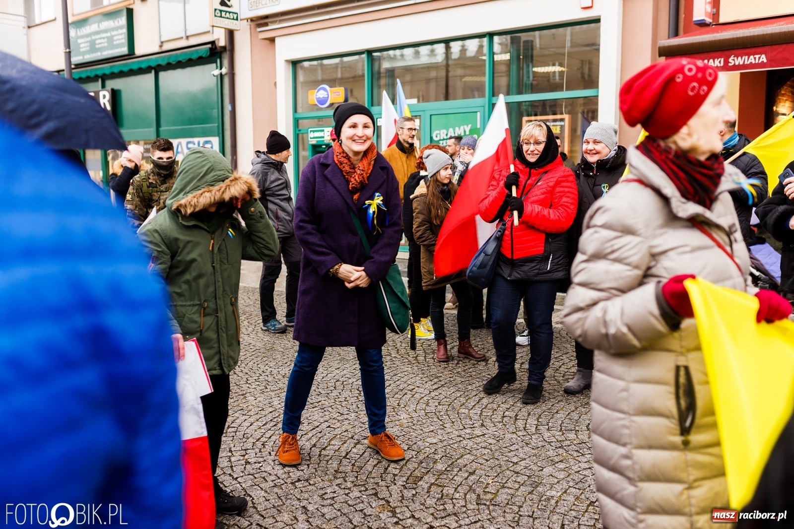 Zdjęcie w galerii na portalu naszraciborz.pl: Łzy i słowa otuchy. Racibórz wspiera Ukrainę [FOTO i WIDEO] wiadomości z regionu