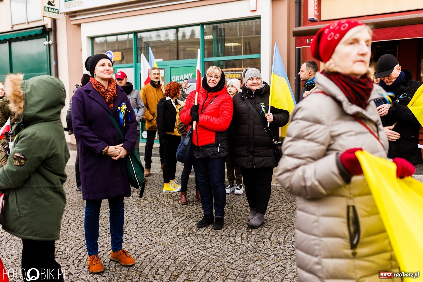 Zdjęcie w galerii na portalu naszraciborz.pl: Łzy i słowa otuchy. Racibórz wspiera Ukrainę [FOTO i WIDEO] wiadomości z regionu