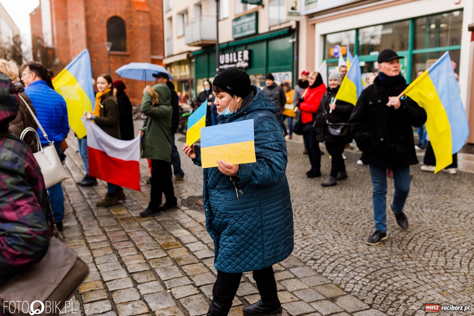 Zdjęcie w galerii na portalu naszraciborz.pl: Łzy i słowa otuchy. Racibórz wspiera Ukrainę [FOTO i WIDEO] wiadomości z regionu