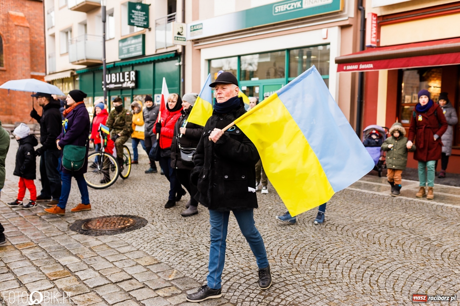 Zdjęcie w galerii na portalu naszraciborz.pl: Łzy i słowa otuchy. Racibórz wspiera Ukrainę [FOTO i WIDEO] wiadomości z regionu