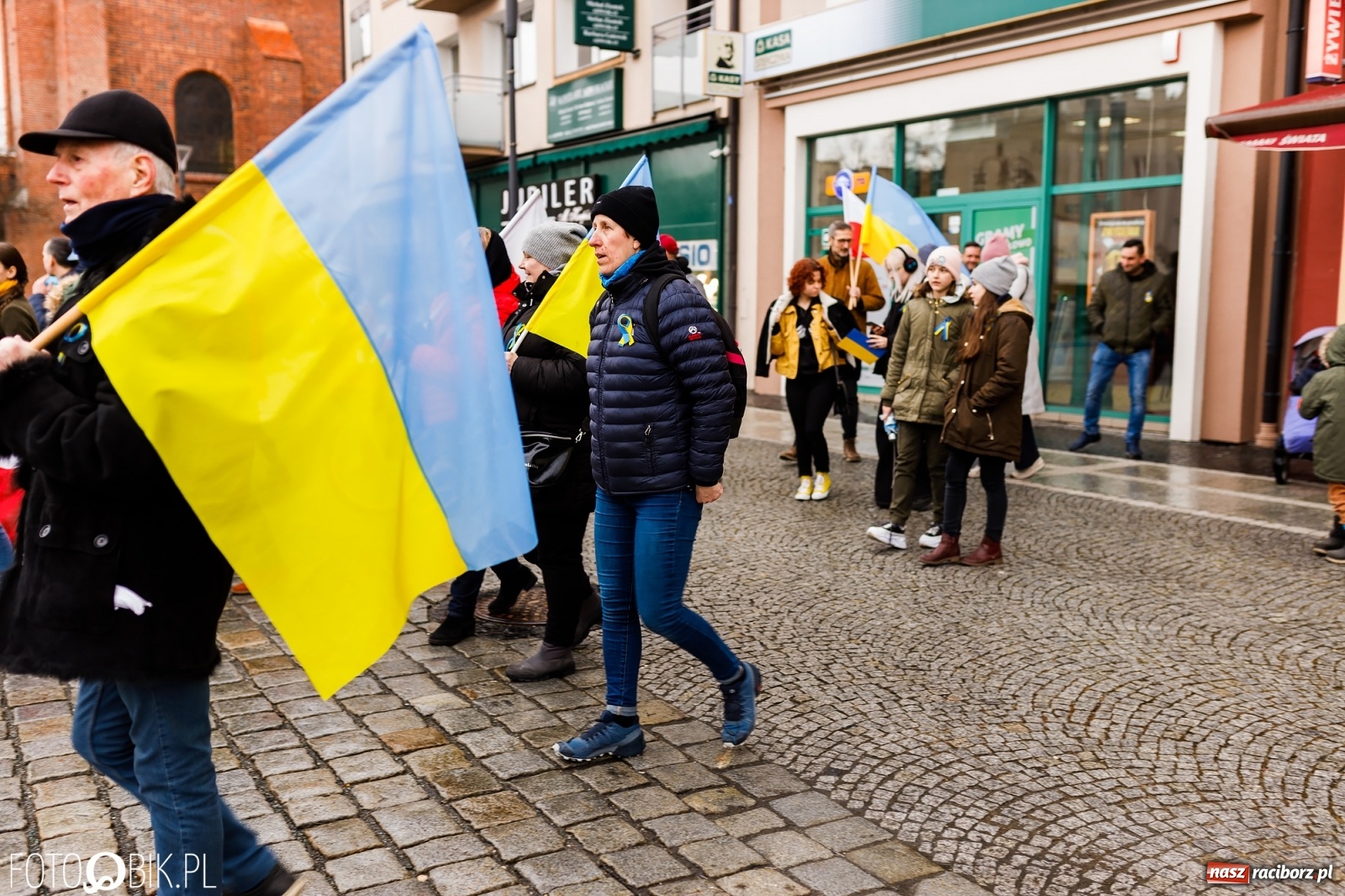 Zdjęcie w galerii na portalu naszraciborz.pl: Łzy i słowa otuchy. Racibórz wspiera Ukrainę [FOTO i WIDEO] wiadomości z regionu