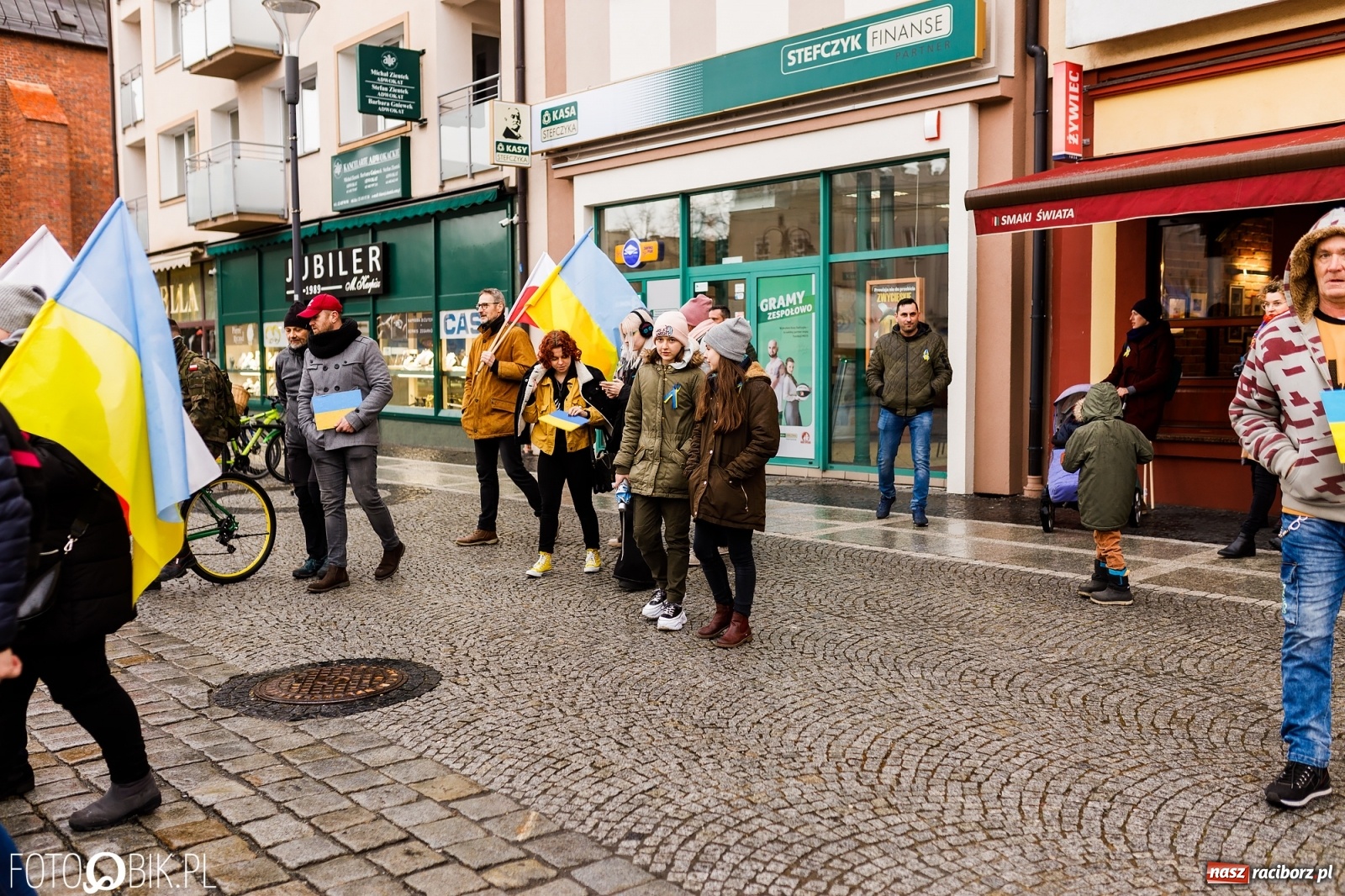 Zdjęcie w galerii na portalu naszraciborz.pl: Łzy i słowa otuchy. Racibórz wspiera Ukrainę [FOTO i WIDEO] wiadomości z regionu