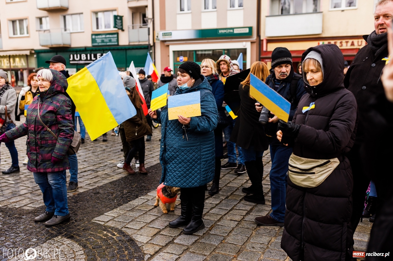 Zdjęcie w galerii na portalu naszraciborz.pl: Łzy i słowa otuchy. Racibórz wspiera Ukrainę [FOTO i WIDEO] wiadomości z regionu