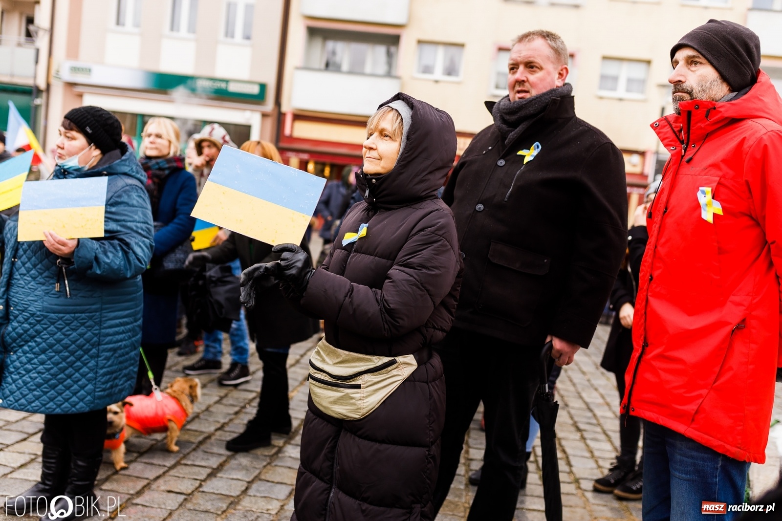 Zdjęcie w galerii na portalu naszraciborz.pl: Łzy i słowa otuchy. Racibórz wspiera Ukrainę [FOTO i WIDEO] wiadomości z regionu