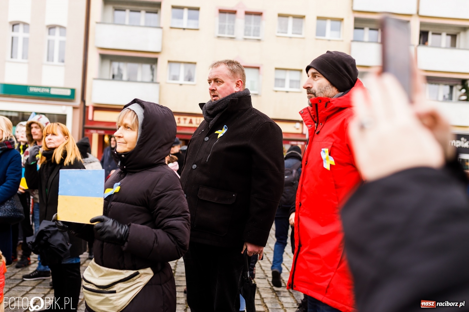 Zdjęcie w galerii na portalu naszraciborz.pl: Łzy i słowa otuchy. Racibórz wspiera Ukrainę [FOTO i WIDEO] wiadomości z regionu