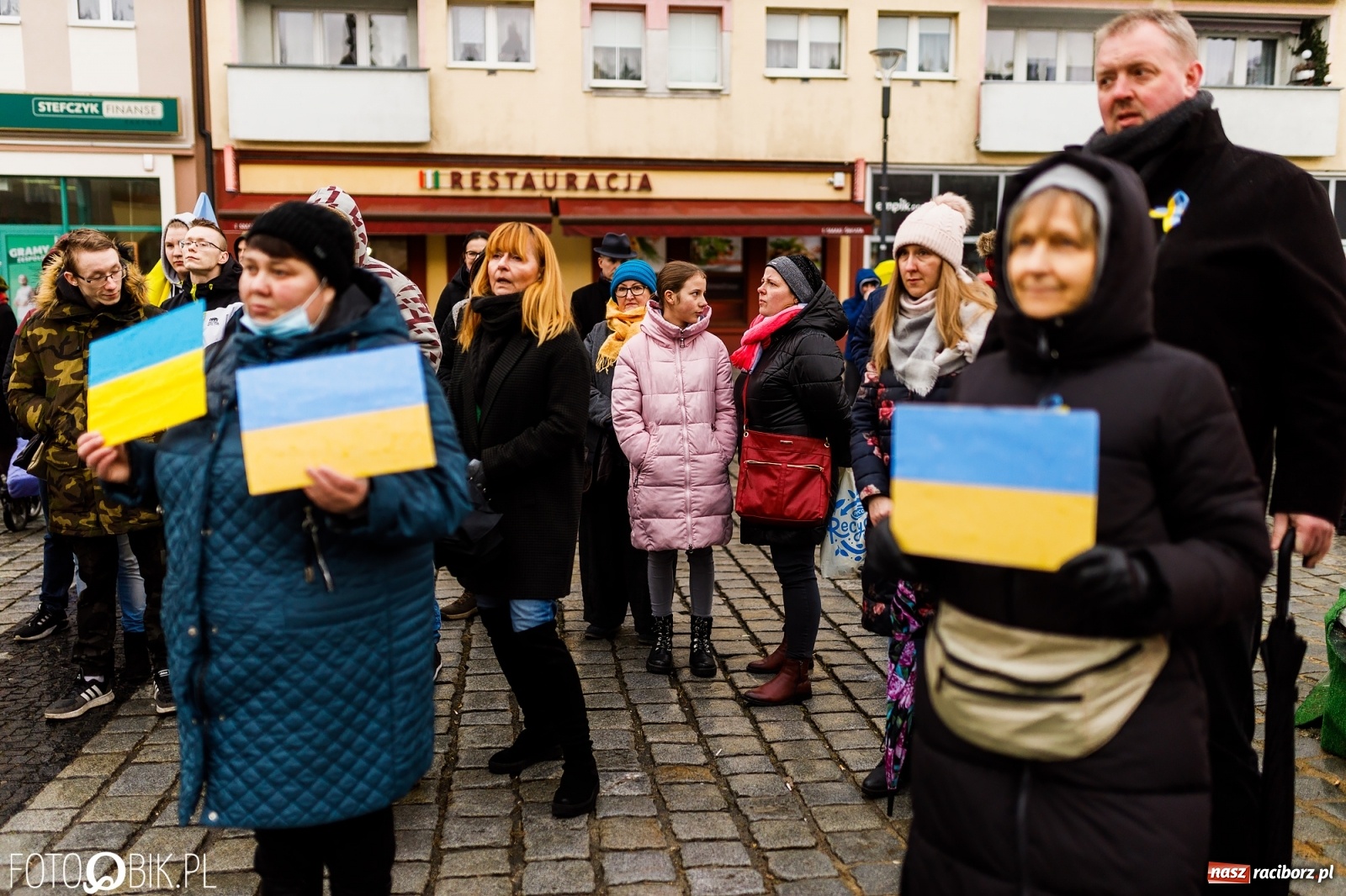 Zdjęcie w galerii na portalu naszraciborz.pl: Łzy i słowa otuchy. Racibórz wspiera Ukrainę [FOTO i WIDEO] wiadomości z regionu