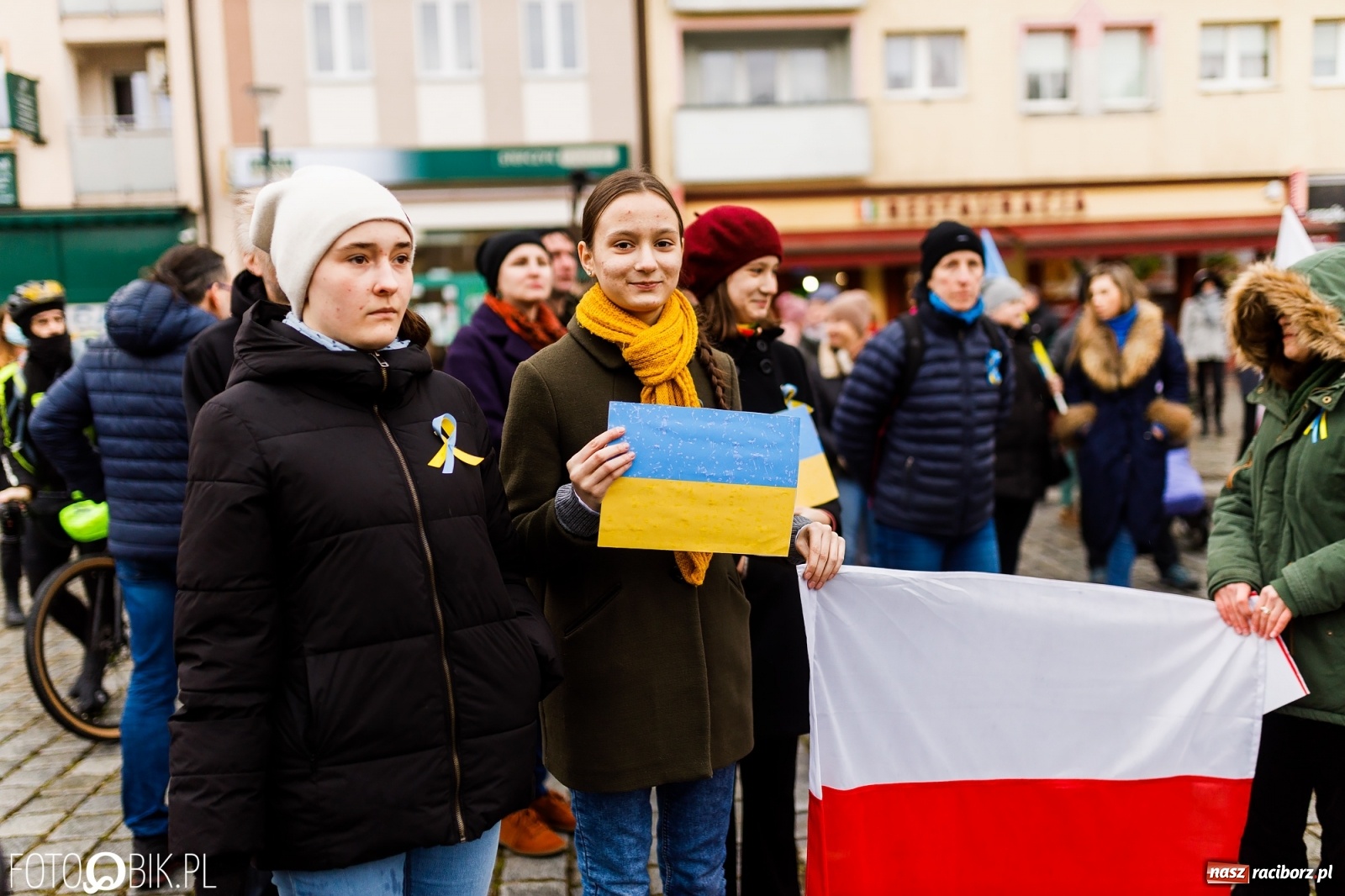 Zdjęcie w galerii na portalu naszraciborz.pl: Łzy i słowa otuchy. Racibórz wspiera Ukrainę [FOTO i WIDEO] wiadomości z regionu