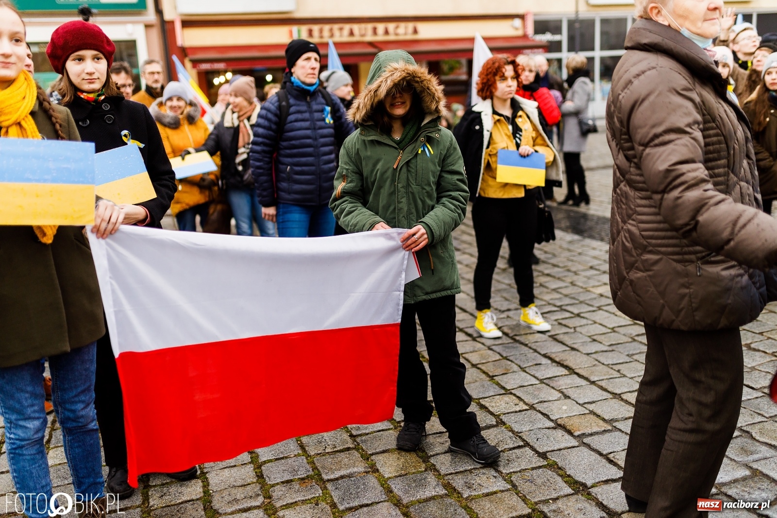 Zdjęcie w galerii na portalu naszraciborz.pl: Łzy i słowa otuchy. Racibórz wspiera Ukrainę [FOTO i WIDEO] wiadomości z regionu