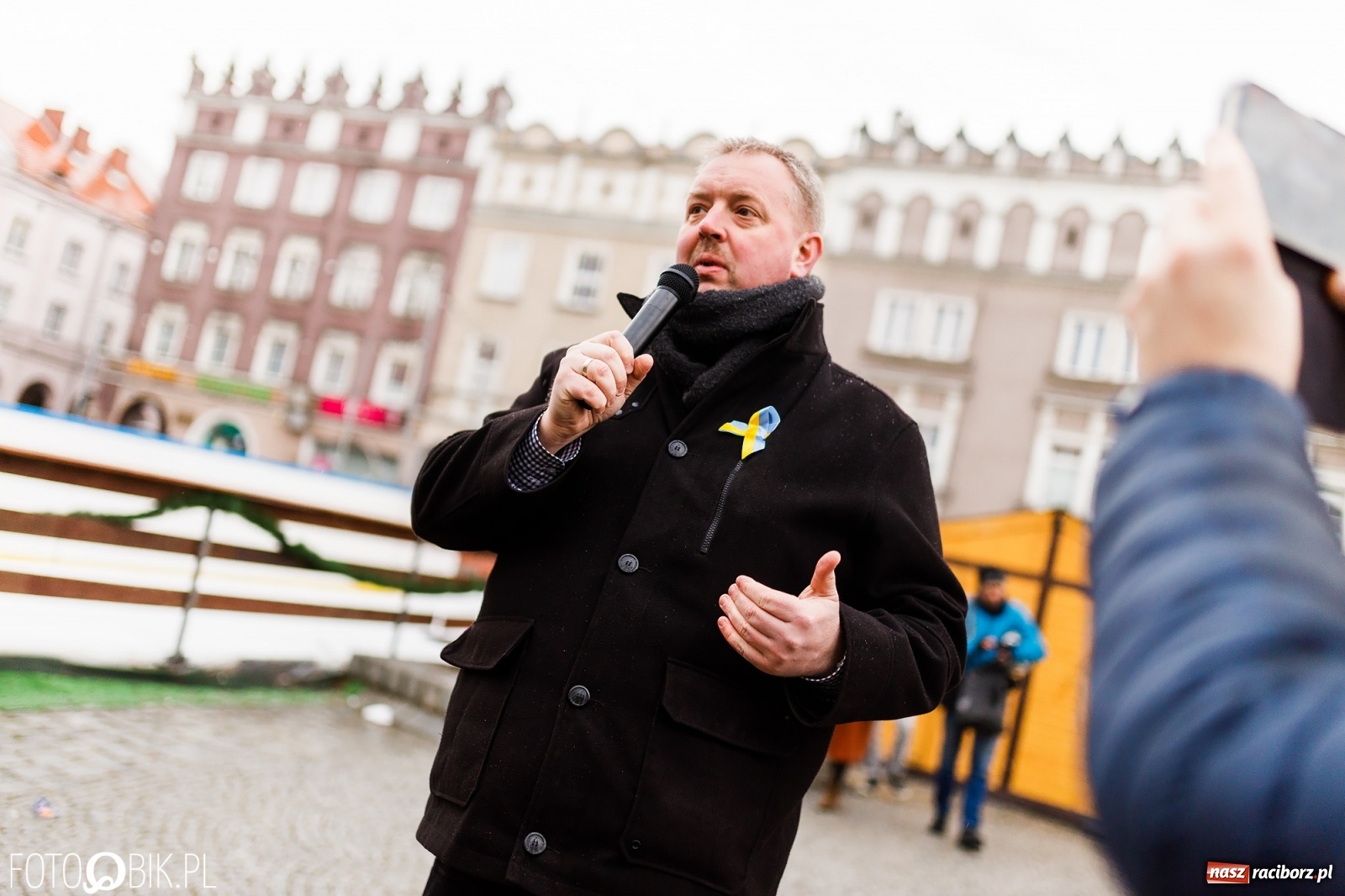 Zdjęcie w galerii na portalu naszraciborz.pl: Łzy i słowa otuchy. Racibórz wspiera Ukrainę [FOTO i WIDEO] wiadomości z regionu