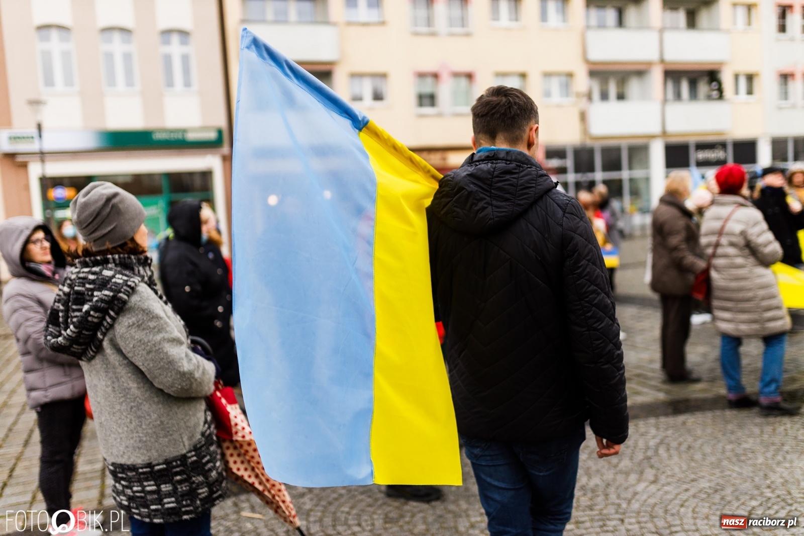Zdjęcie w galerii na portalu naszraciborz.pl: Łzy i słowa otuchy. Racibórz wspiera Ukrainę [FOTO i WIDEO] wiadomości z regionu