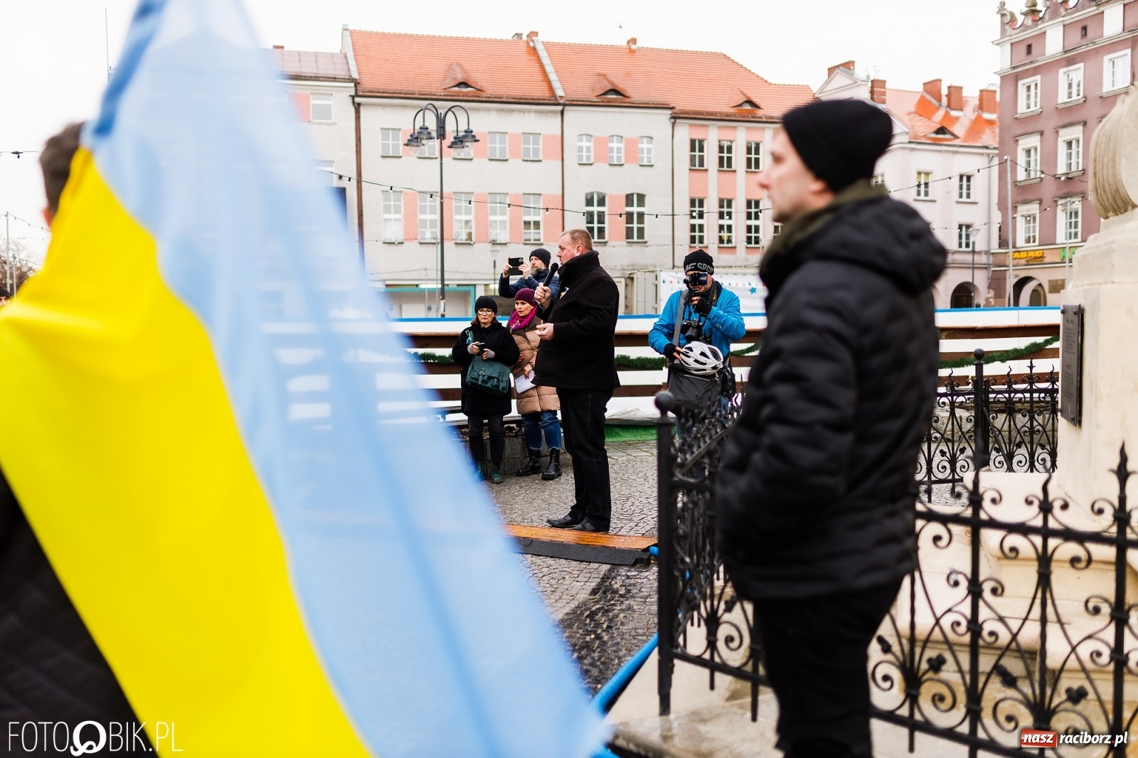 Zdjęcie w galerii na portalu naszraciborz.pl: Łzy i słowa otuchy. Racibórz wspiera Ukrainę [FOTO i WIDEO] wiadomości z regionu