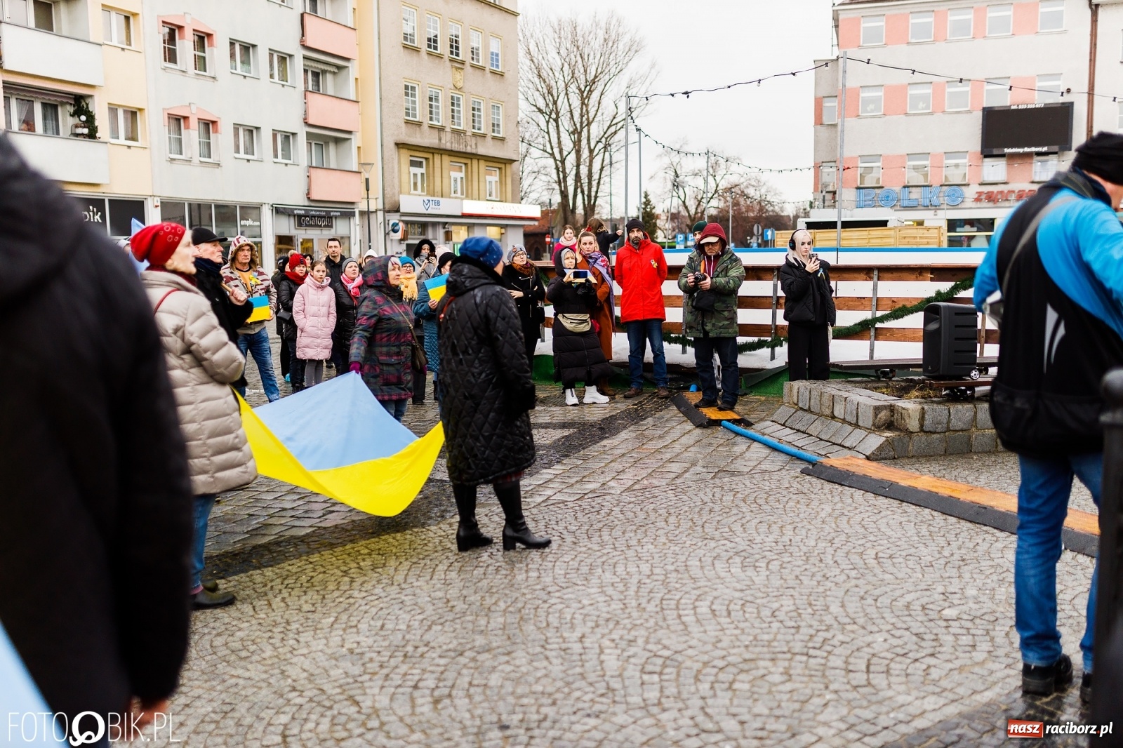Zdjęcie w galerii na portalu naszraciborz.pl: Łzy i słowa otuchy. Racibórz wspiera Ukrainę [FOTO i WIDEO] wiadomości z regionu