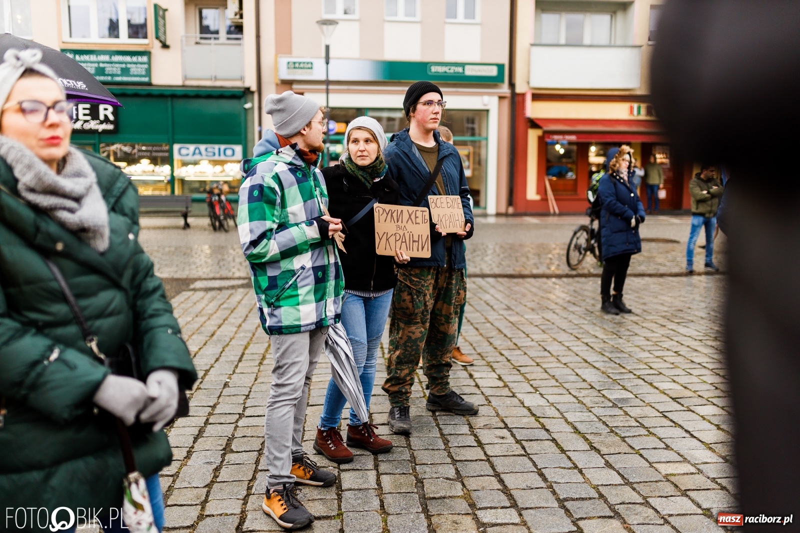 Zdjęcie w galerii na portalu naszraciborz.pl: Łzy i słowa otuchy. Racibórz wspiera Ukrainę [FOTO i WIDEO] wiadomości z regionu