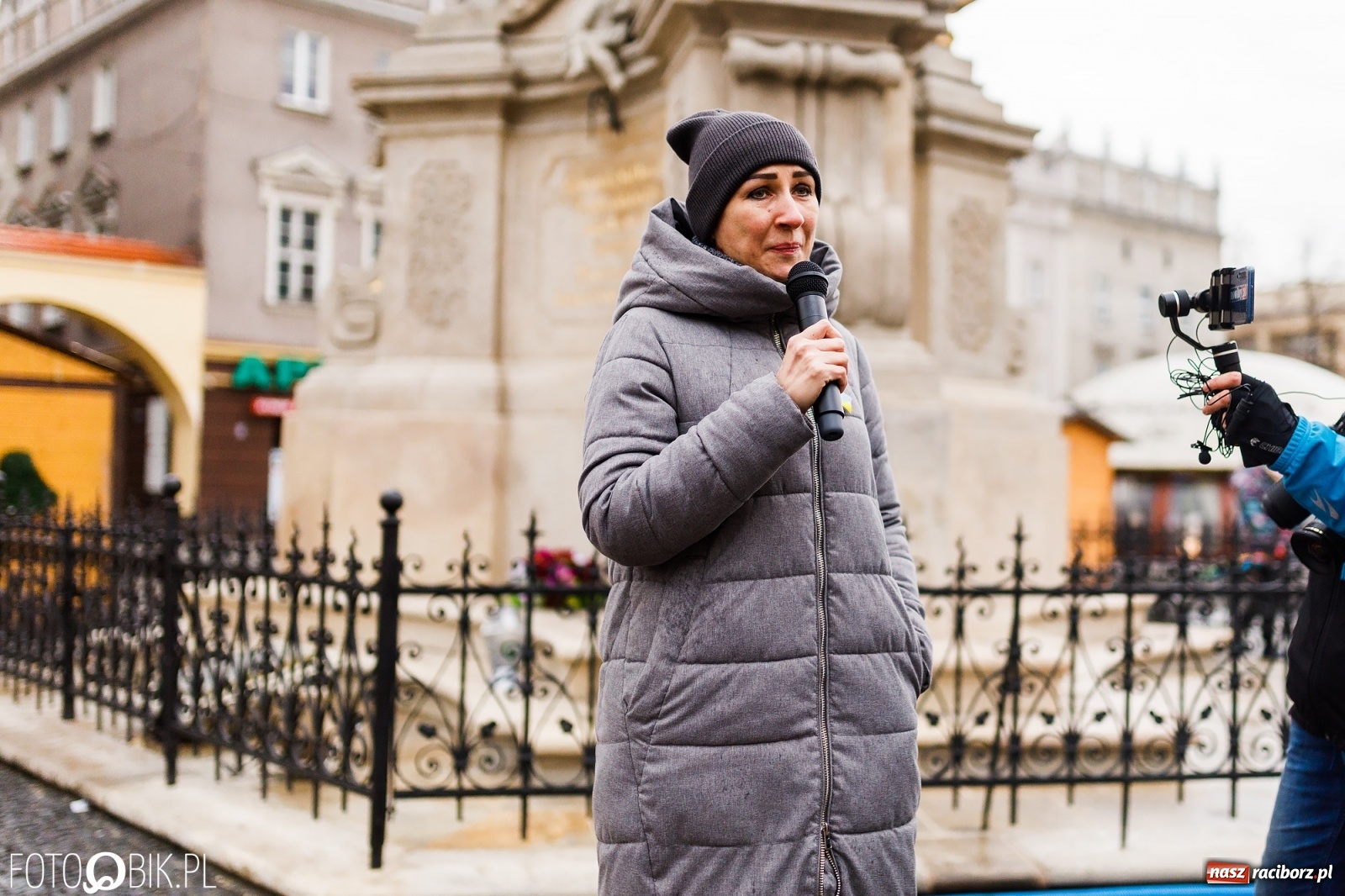 Zdjęcie w galerii na portalu naszraciborz.pl: Łzy i słowa otuchy. Racibórz wspiera Ukrainę [FOTO i WIDEO] wiadomości z regionu