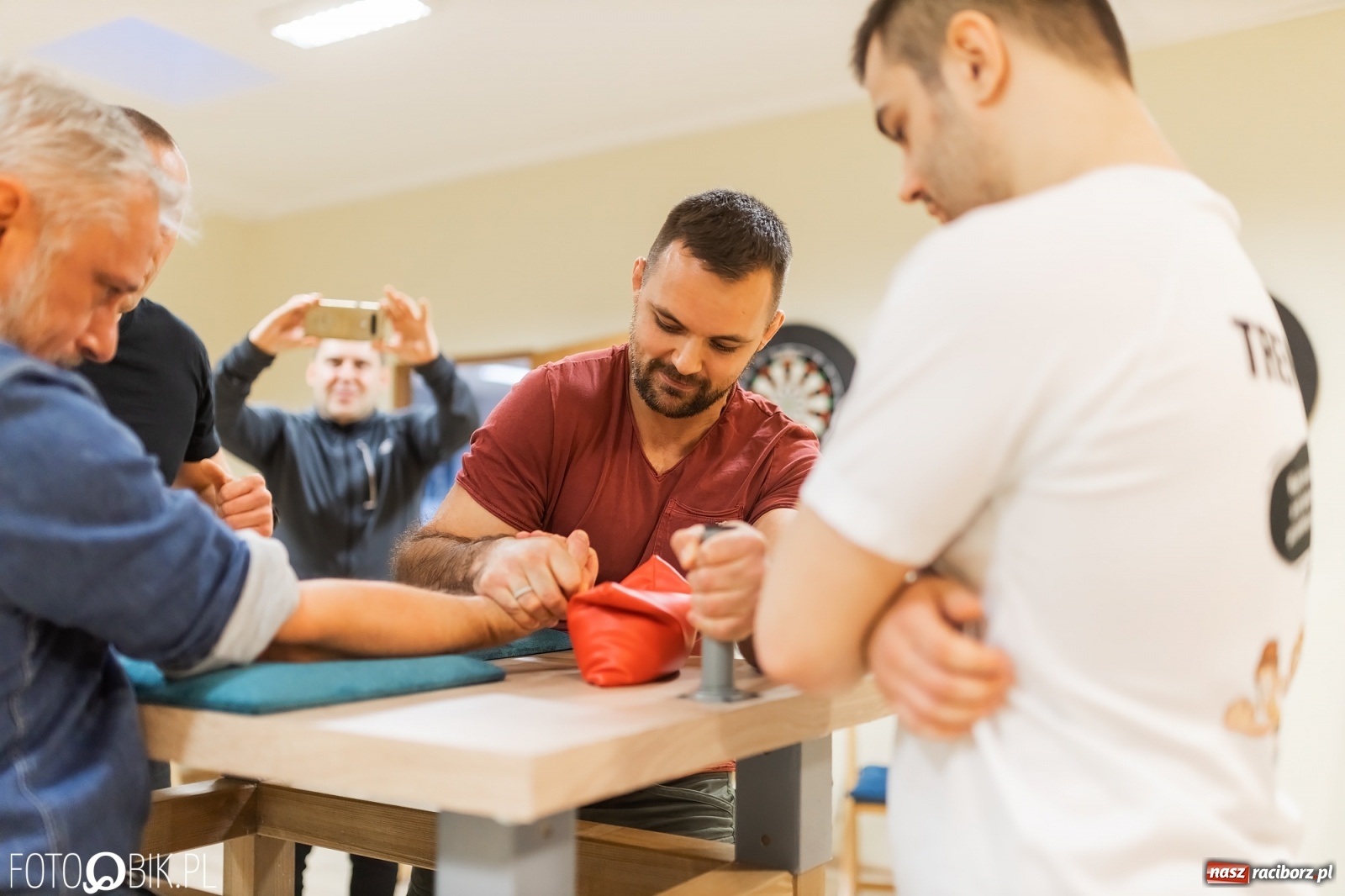 Zdjęcie w galerii na portalu naszraciborz.pl: Starcie siłaczy w PCS. I mistrzostwa w armwrestlingu za nami [FOTO] wiadomości z regionu