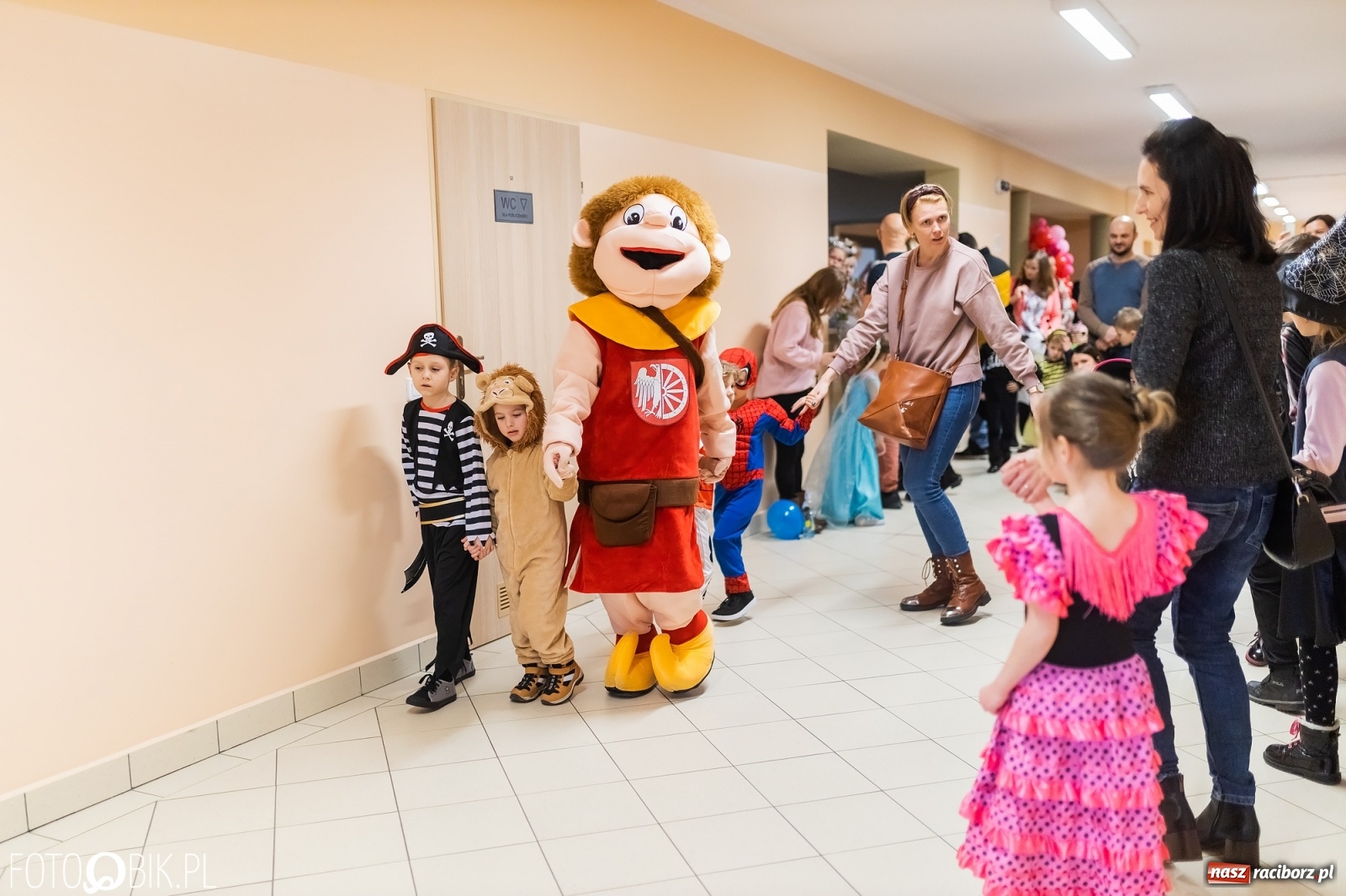 Zdjęcie w galerii na portalu naszraciborz.pl: Karnawałowy bal w Arenie Rafako na zakończenie ferii [FOTO] wiadomości z regionu