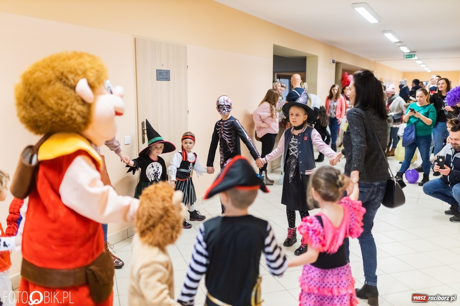 Zdjęcie w galerii na portalu naszraciborz.pl: Karnawałowy bal w Arenie Rafako na zakończenie ferii [FOTO] wiadomości z regionu