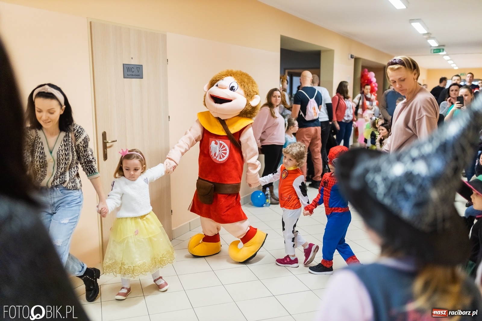 Zdjęcie w galerii na portalu naszraciborz.pl: Karnawałowy bal w Arenie Rafako na zakończenie ferii [FOTO] wiadomości z regionu