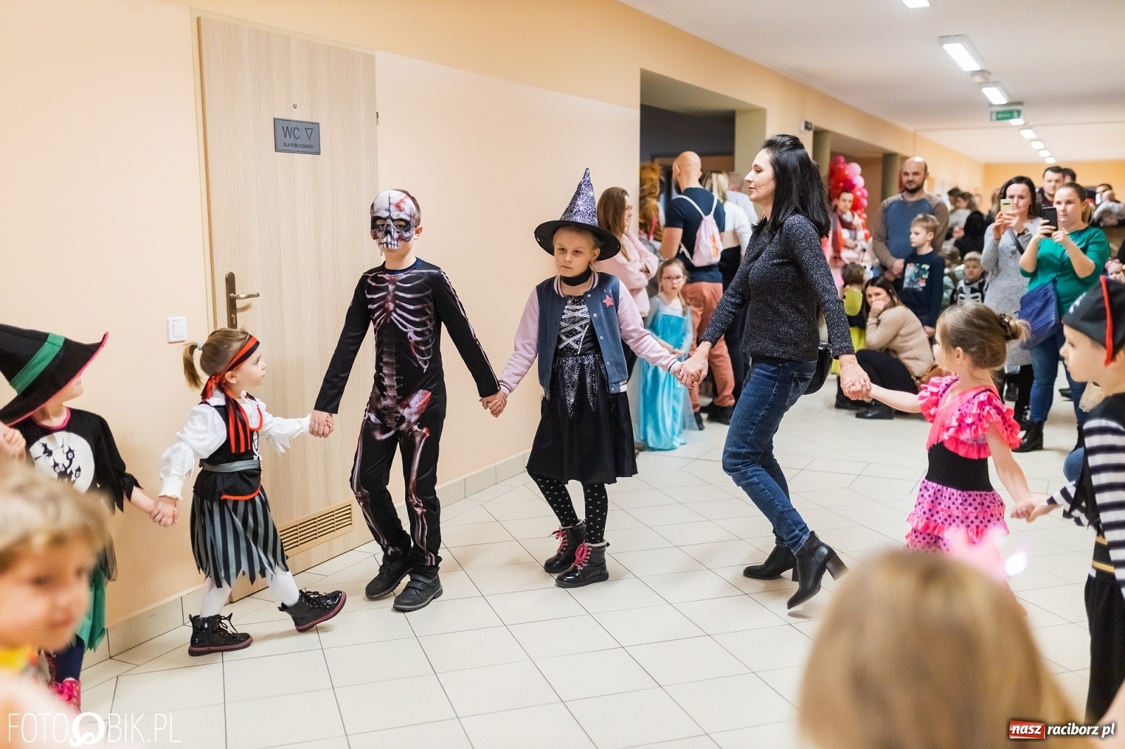 Zdjęcie w galerii na portalu naszraciborz.pl: Karnawałowy bal w Arenie Rafako na zakończenie ferii [FOTO] wiadomości z regionu